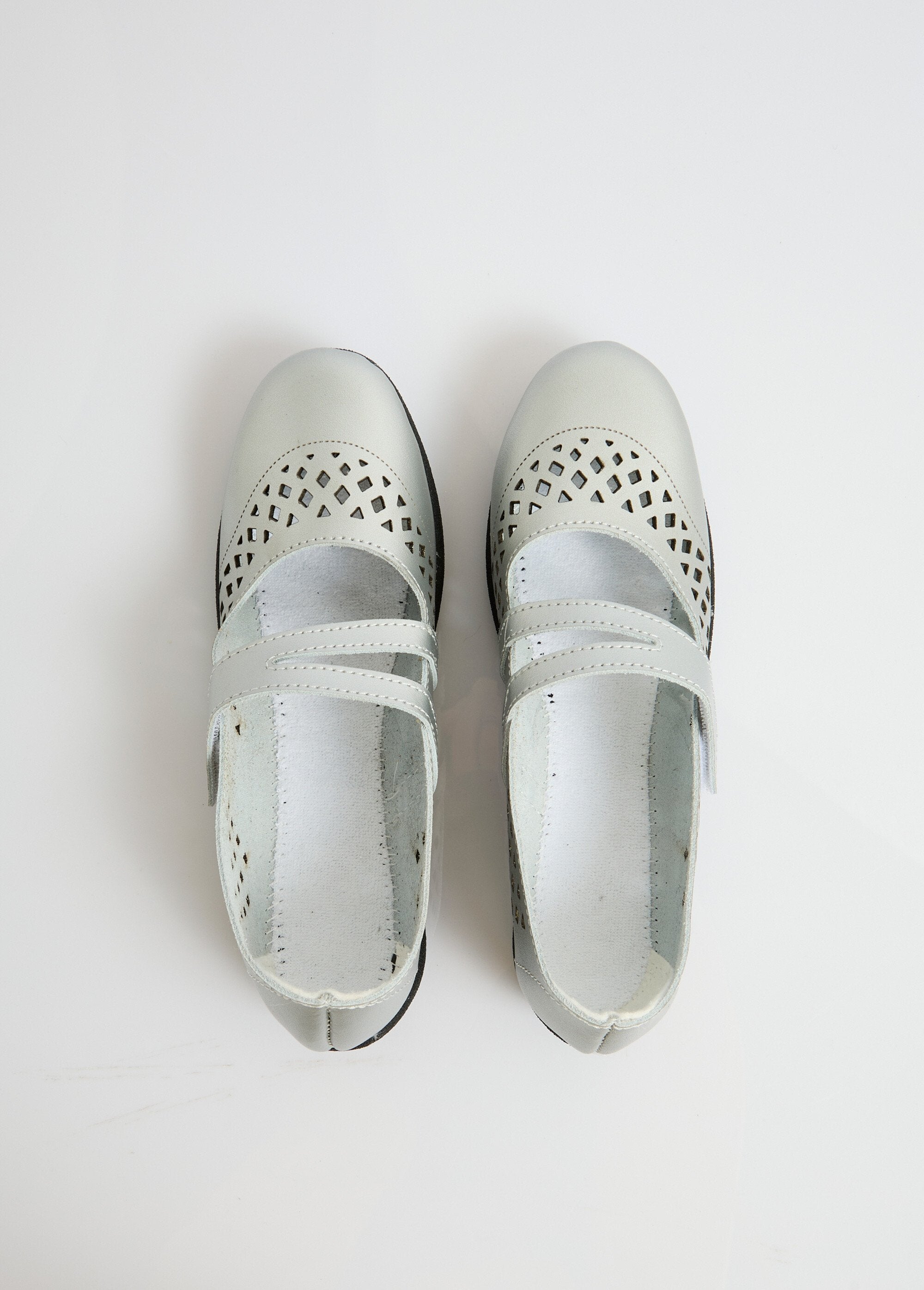 Comfortable_width_baby_leather_ballerinas_Iridescent_silver_OV1_slim