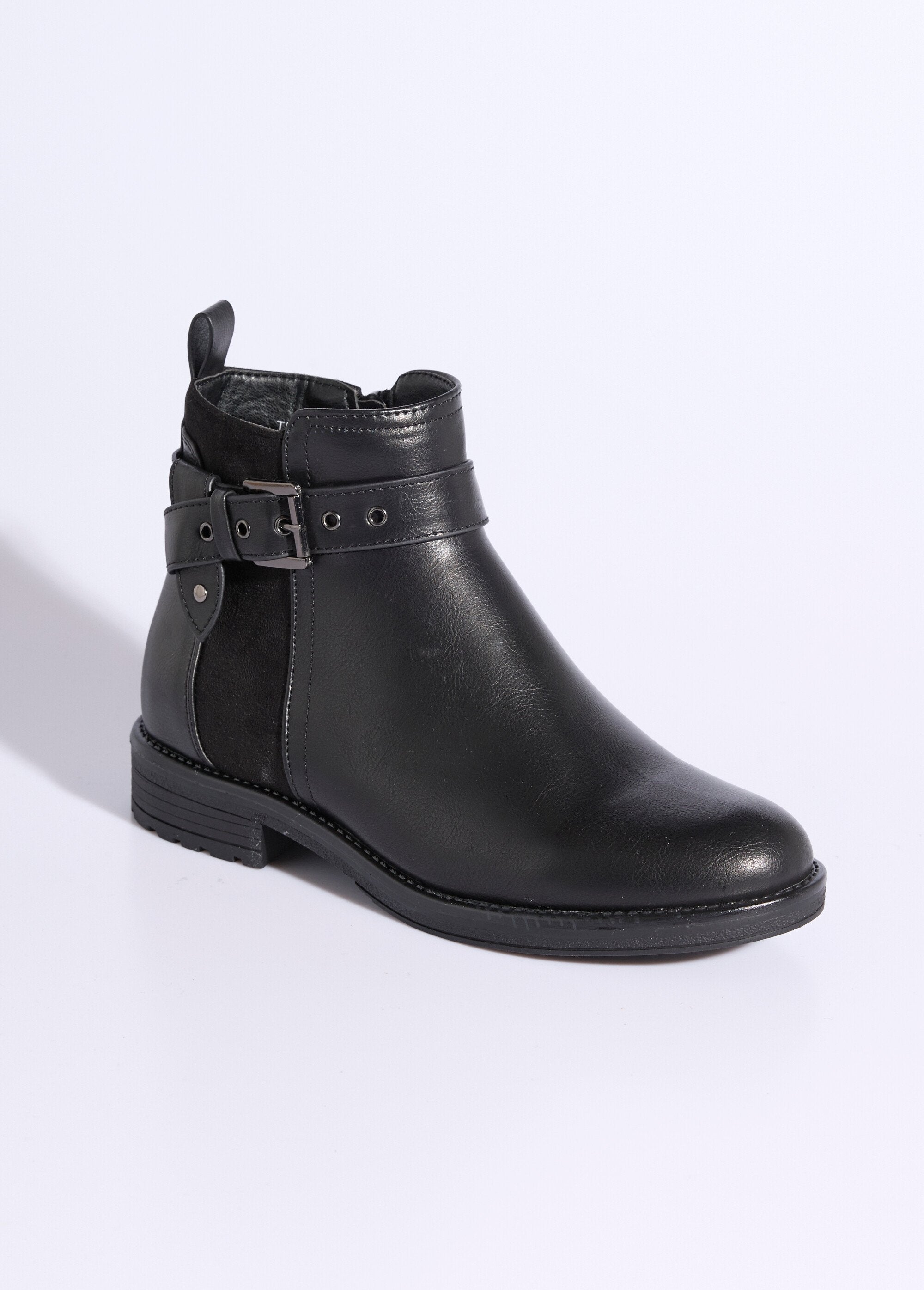 Two-material_boots_with_ankle_strap_Black_FA1_slim