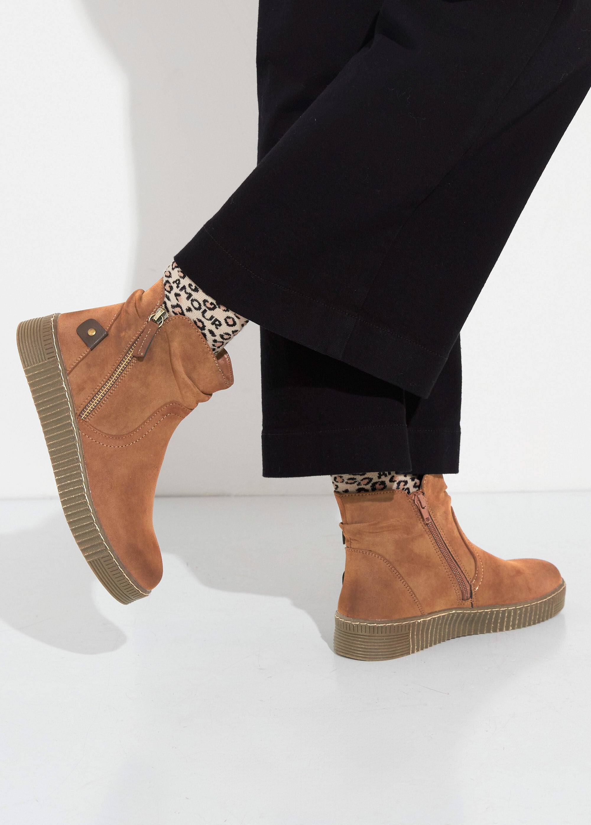 Suede_boots_with_wedge_sole_camel_SF1_slim