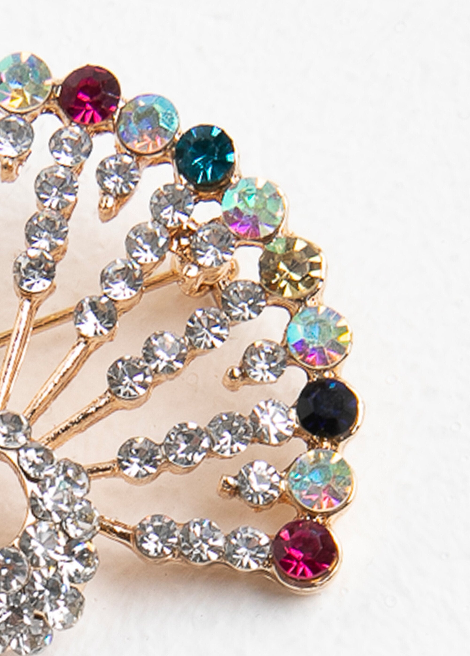 Multicolored_peacock_brooch_Peacock_brooch_DE1_slim