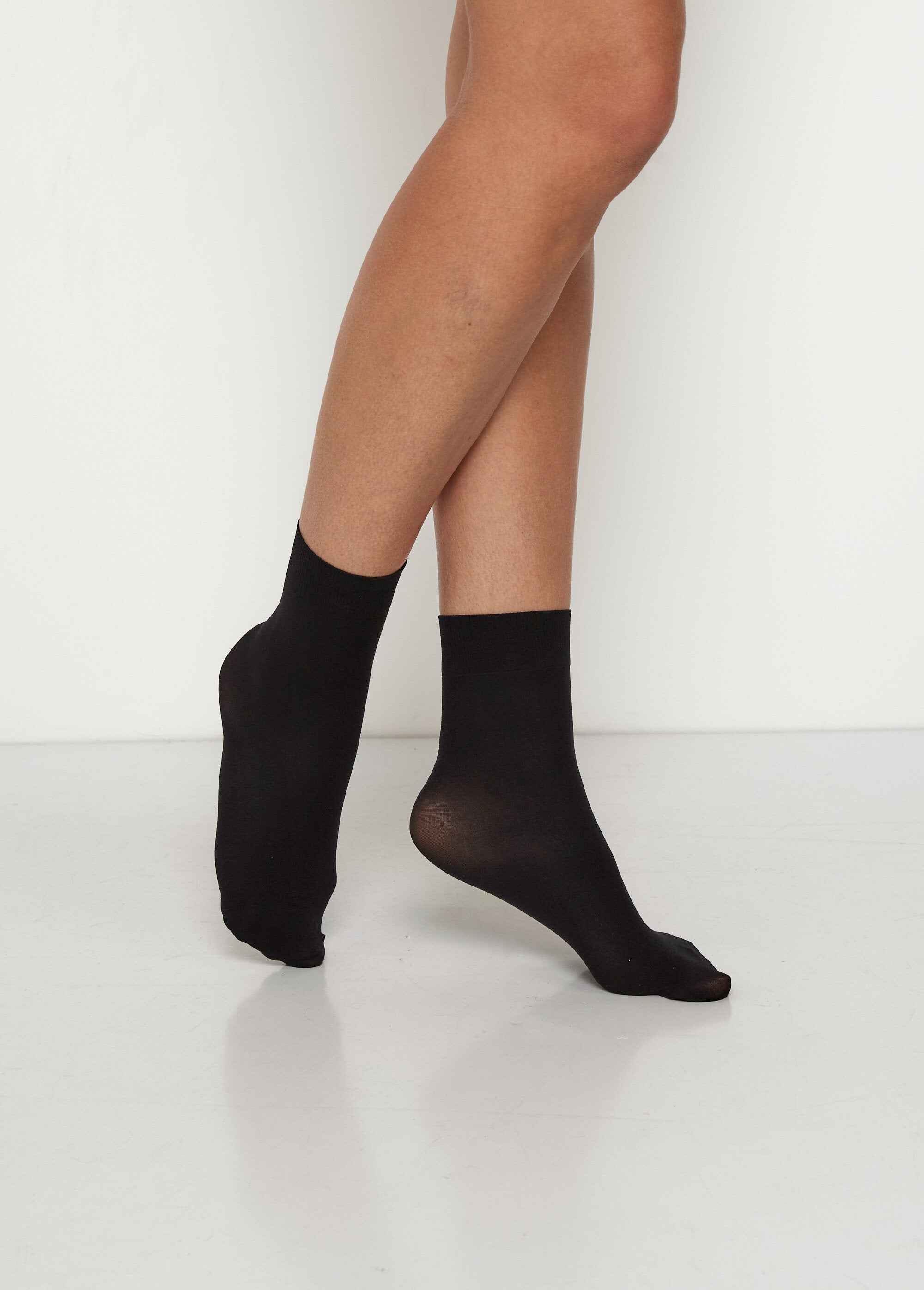 Opaque_socks,_50_denier_Black_DO1_slim