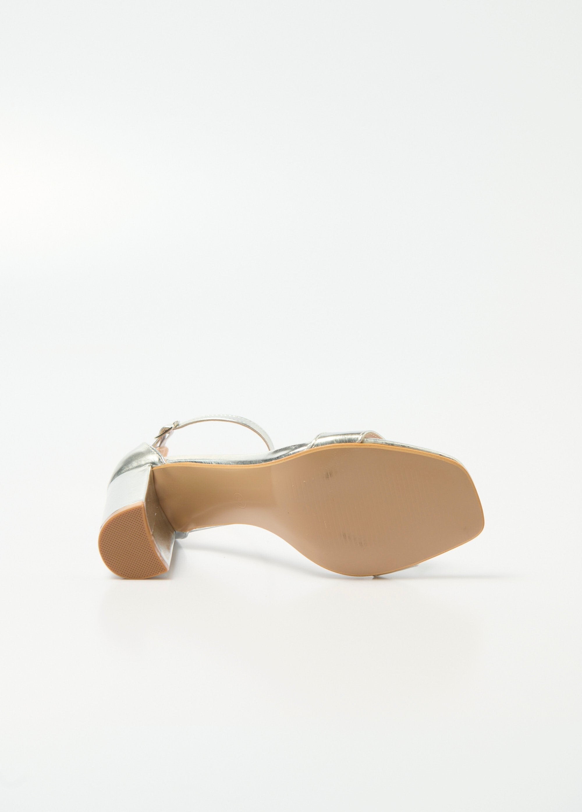 Square_toe_high_heel_sandals_with_straps_Silver_UN1_slim