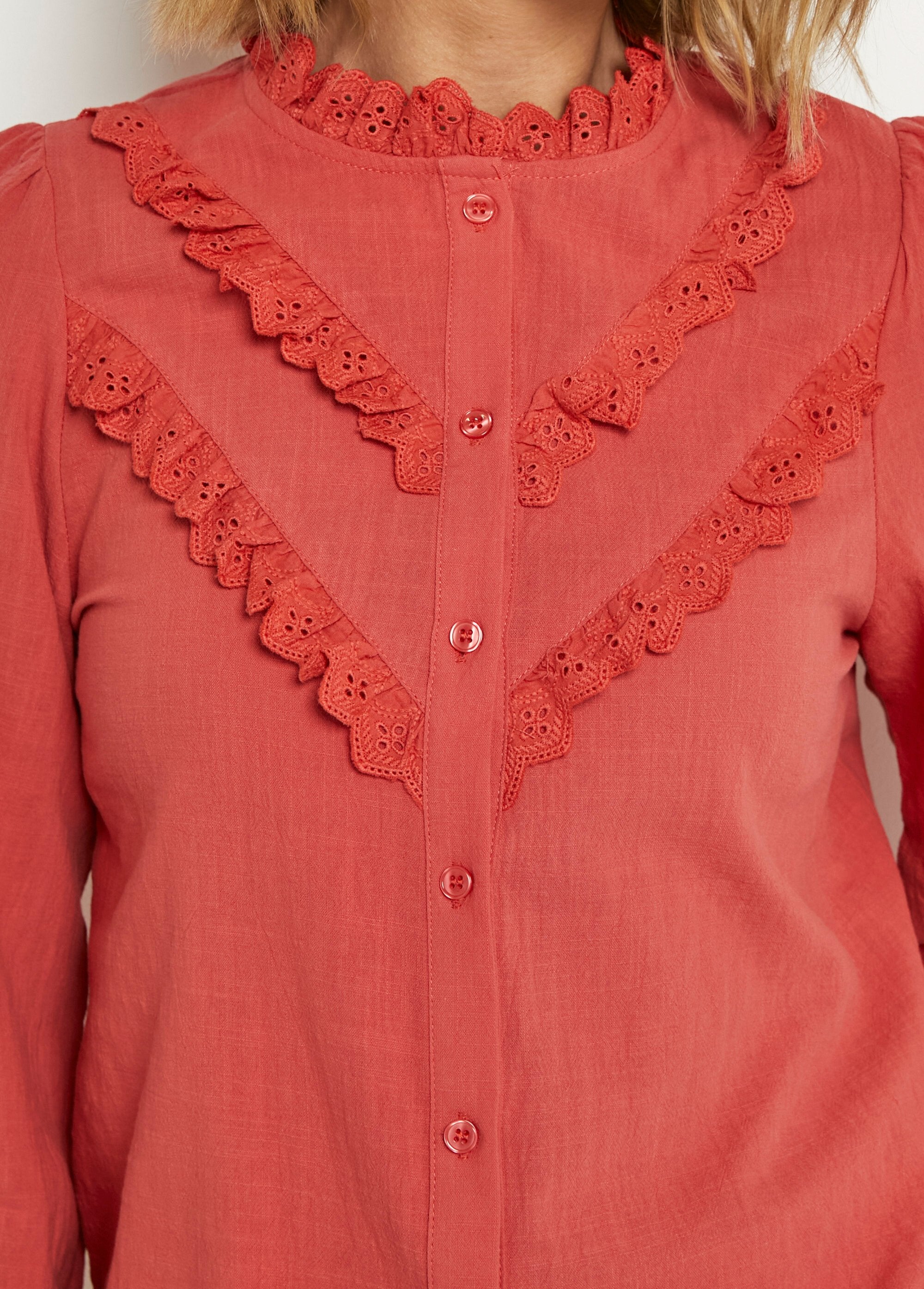 Buttoned_blouse_with_English_embroidery_details_Paprika_DE1_slim