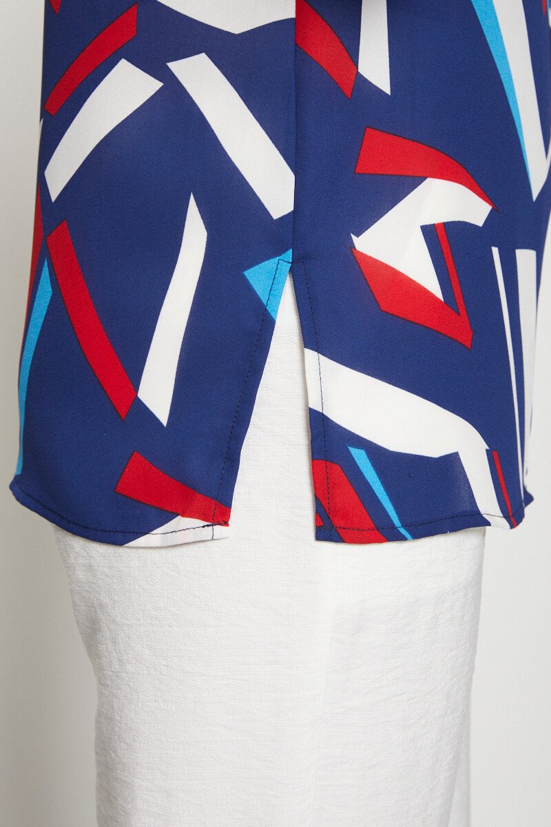 Straight_graphic_blouse_with_3/4_sleeves_Blue_and_red_DE3_slim