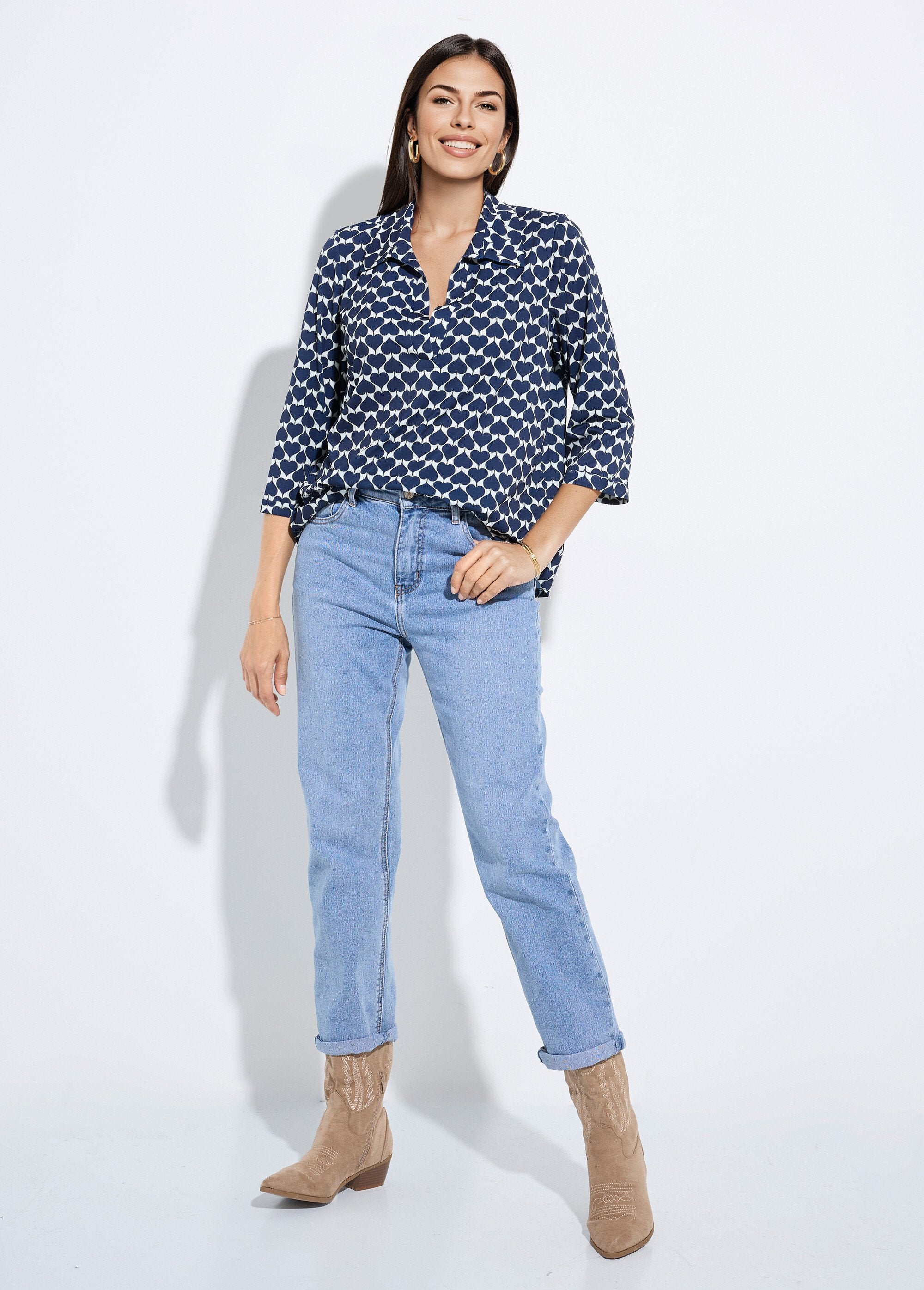Flowing_blouse_with_hearts_and_tailored_collar_Marine_SF1_slim