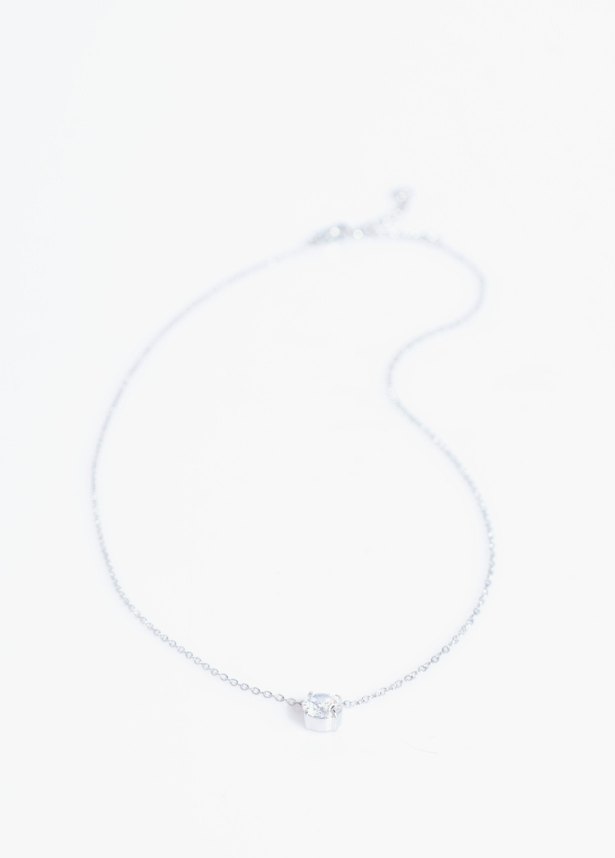 Stainless_steel_necklace_with_zirconium_Silver_DE1_slim