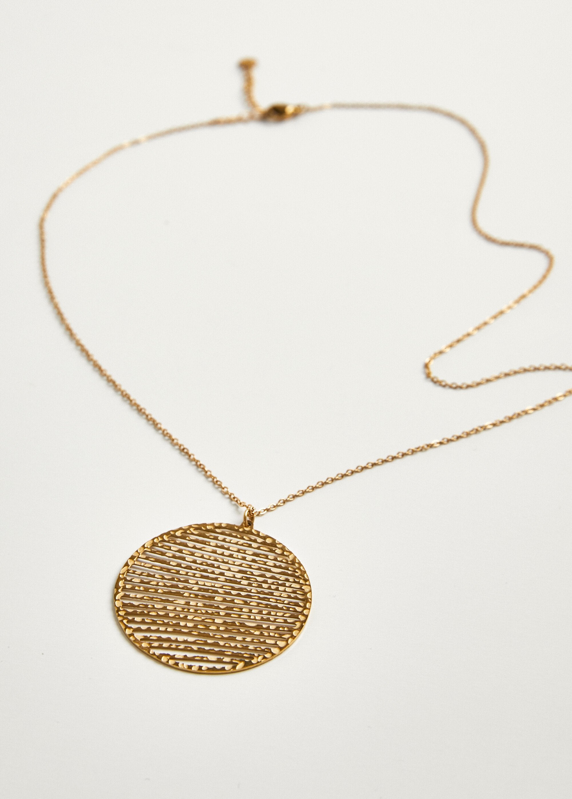 Hammered_steel_ridged_pendant_necklace_Golden_DE1_slim