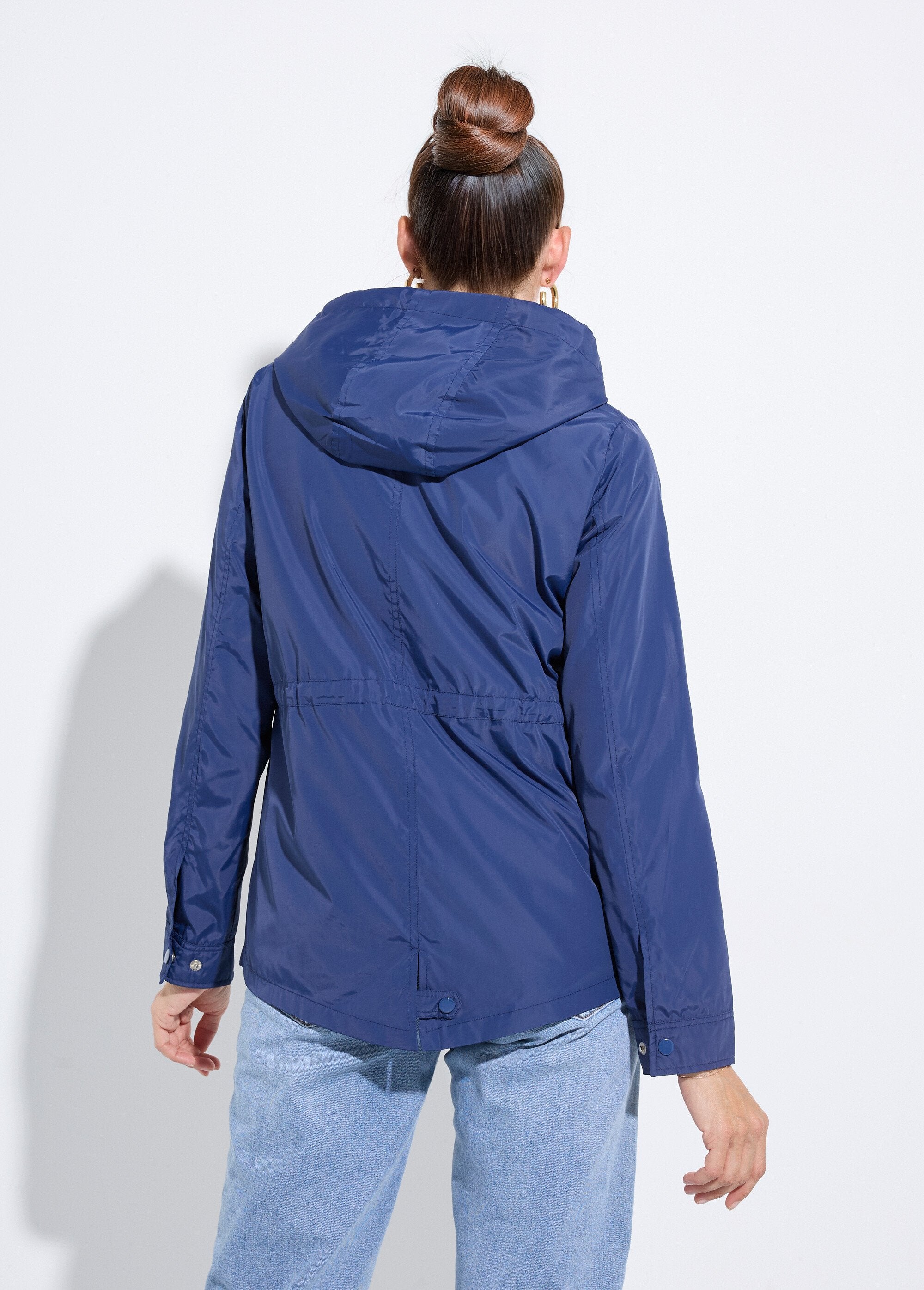 Windbreaker_with_hood_and_fitted_waist_Marine_DO1_slim