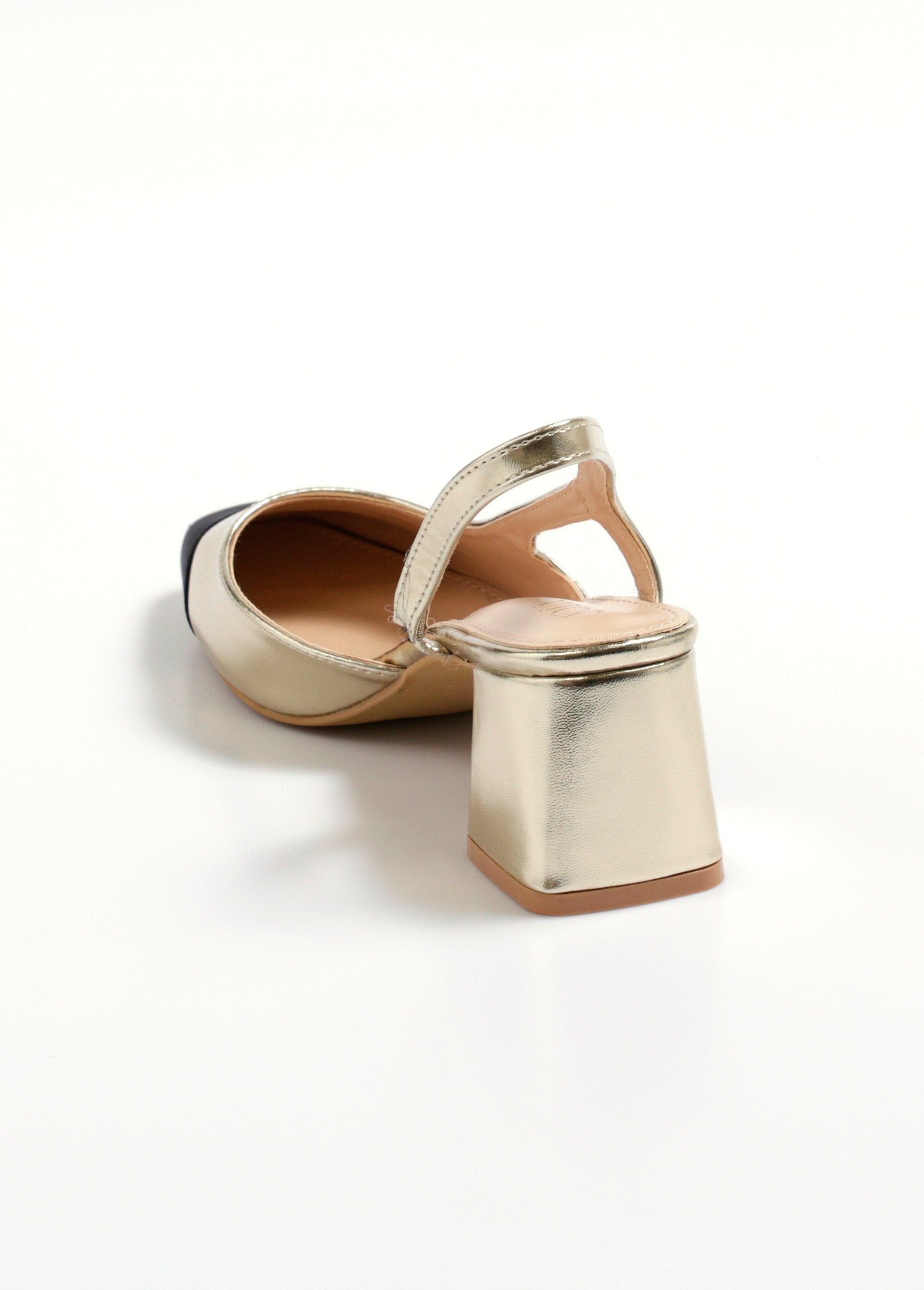 Chic_two-tone_canvas_pumps_Golden_DO1_slim