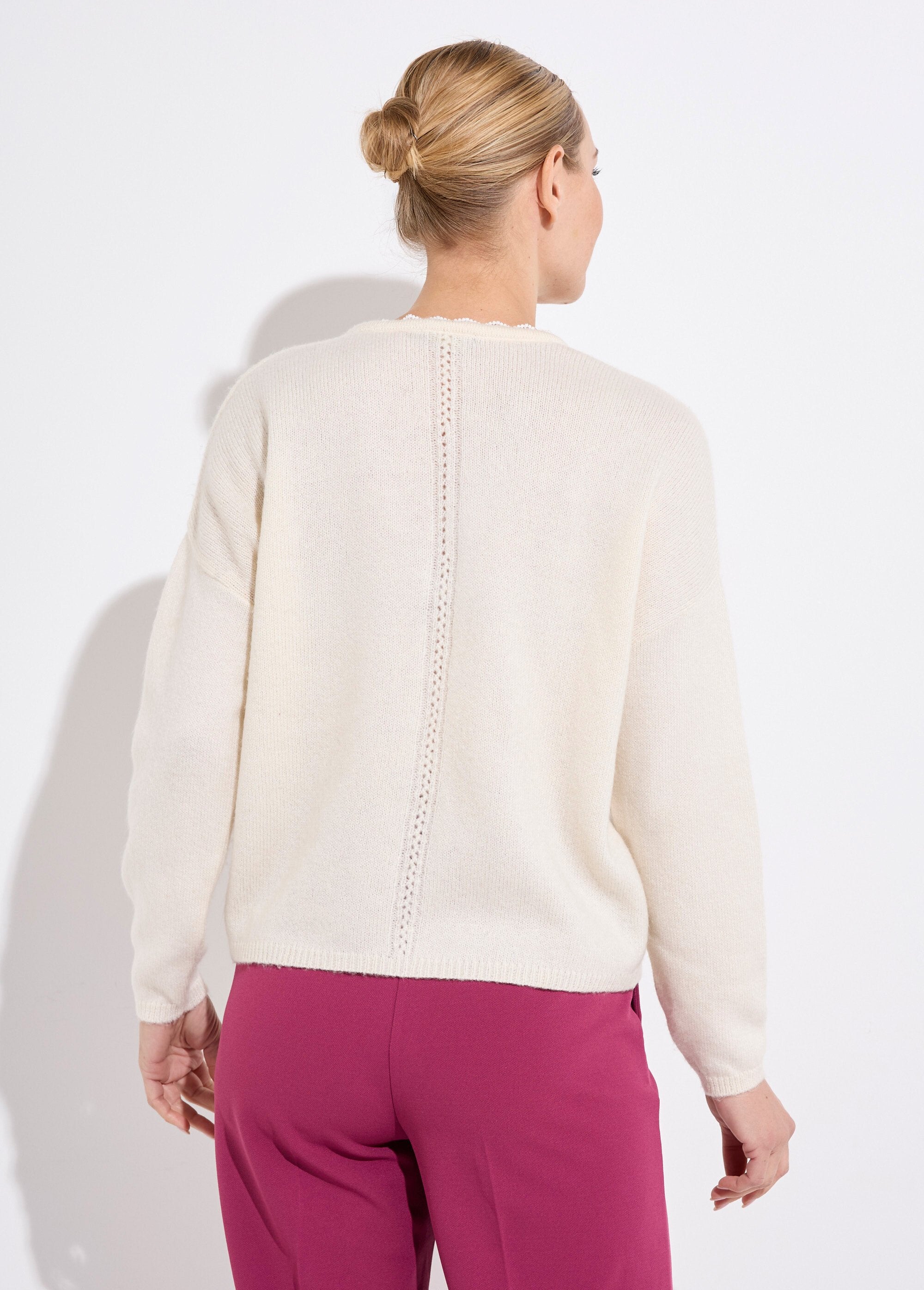 V-neck_jersey_buttoned_vest,_openwork_and_macramé_Ecru_DO1_slim