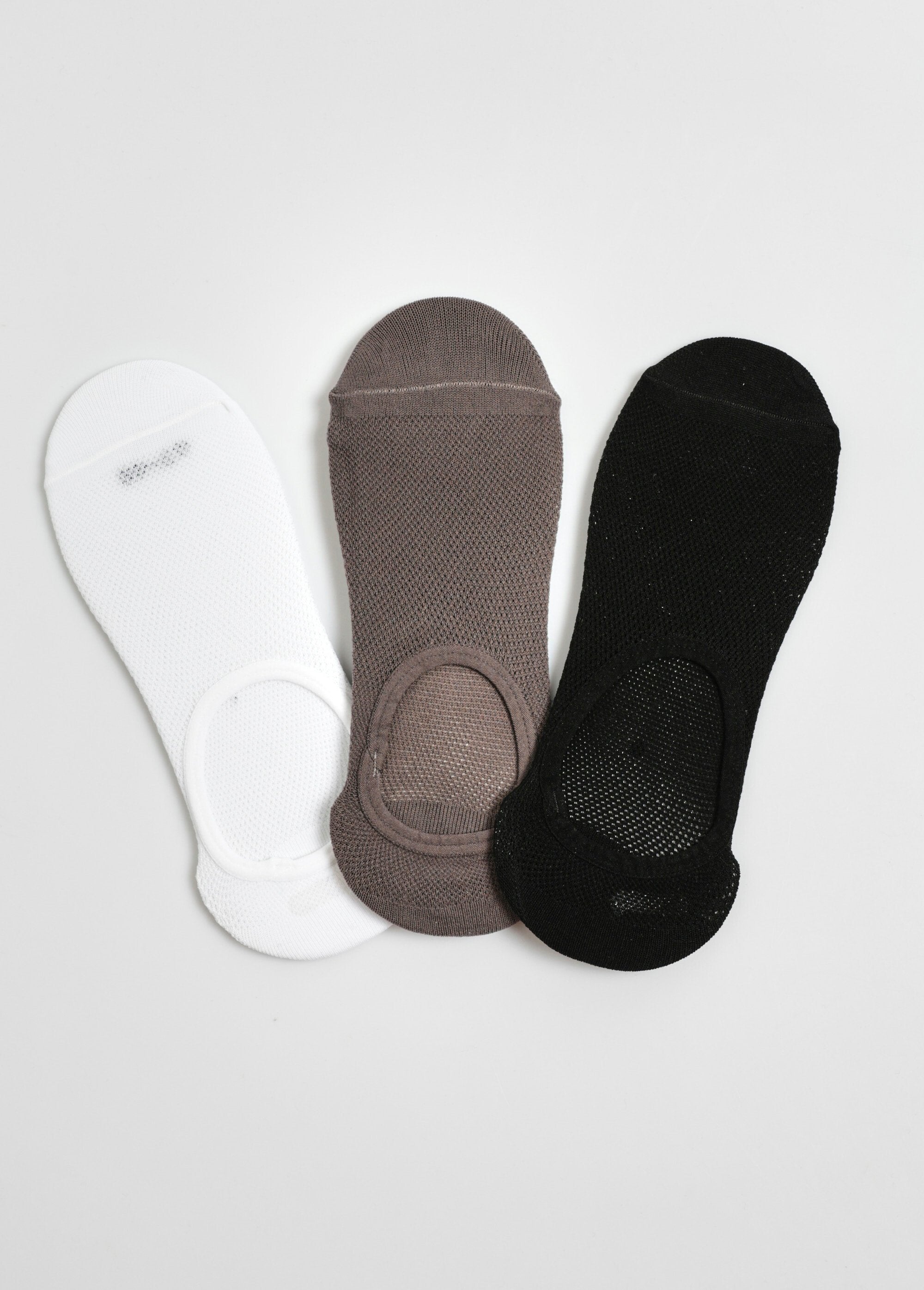 Pack_of_3_non-slip_socks,_assorted_Black_matching_AP1_slim