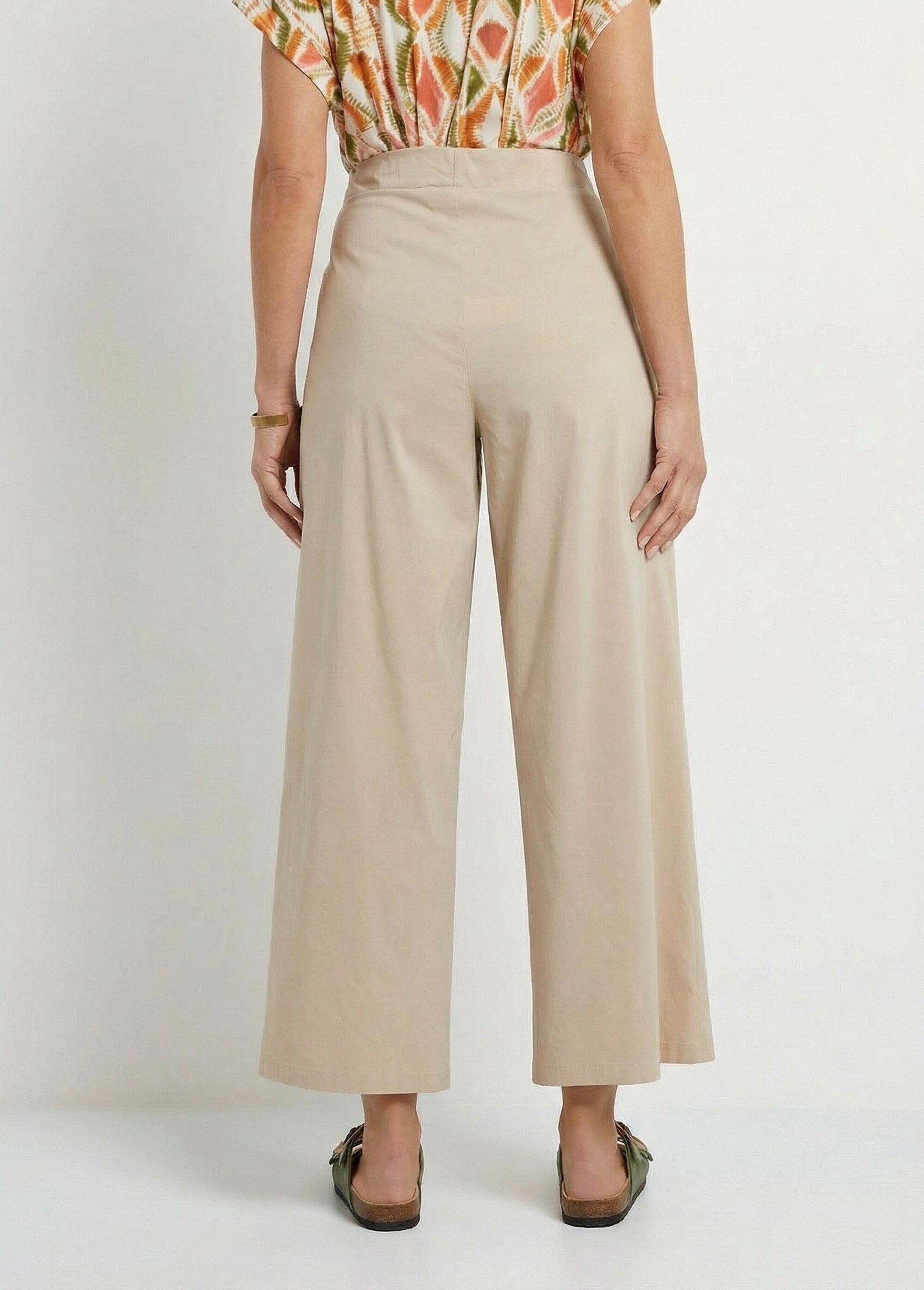 Straight-leg_trousers_with_pleats_and_an_elasticated_waistband_Beige_DO1_slim