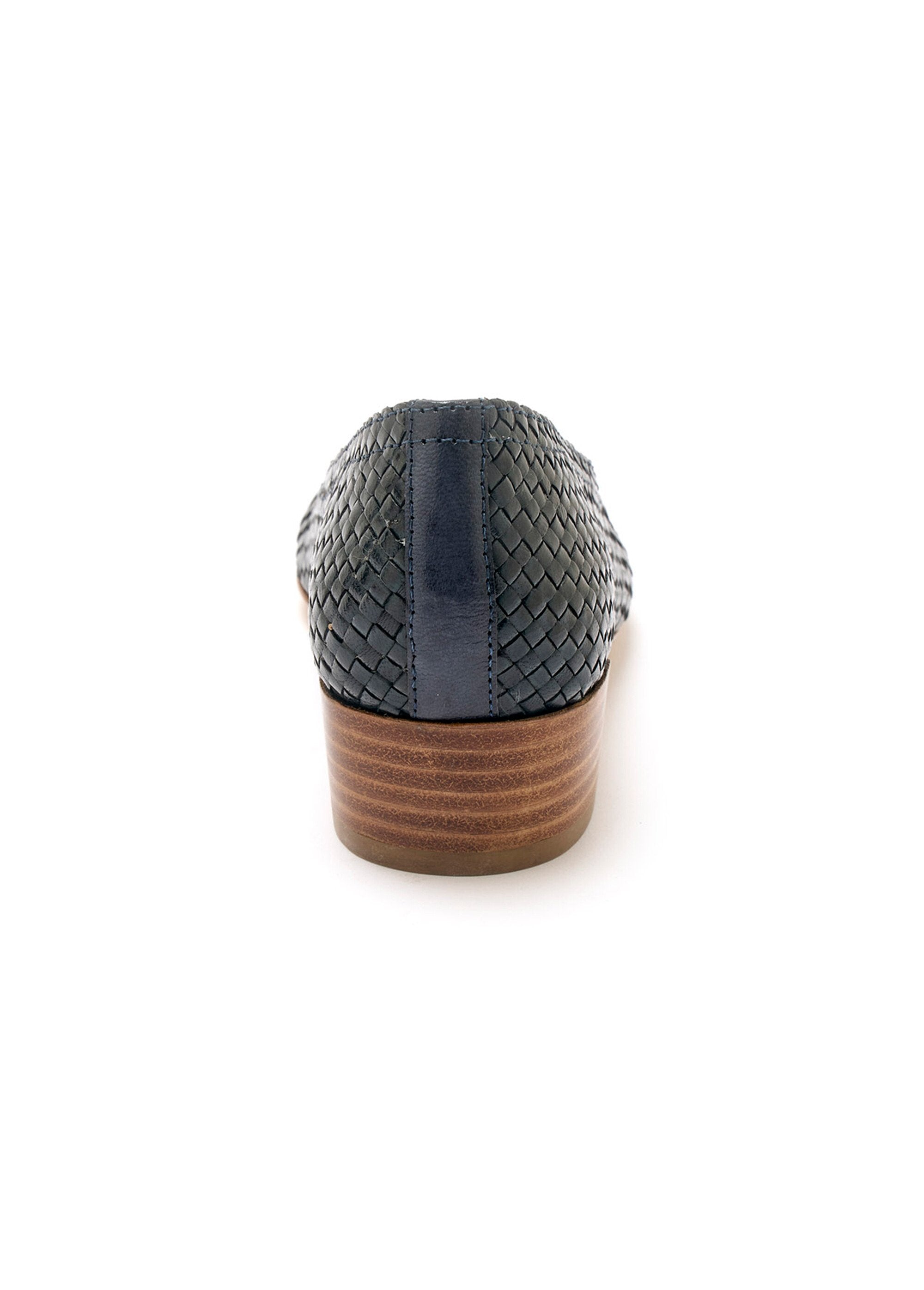 Comfort_width_braided_leather_pumps_Marine_DO1_slim