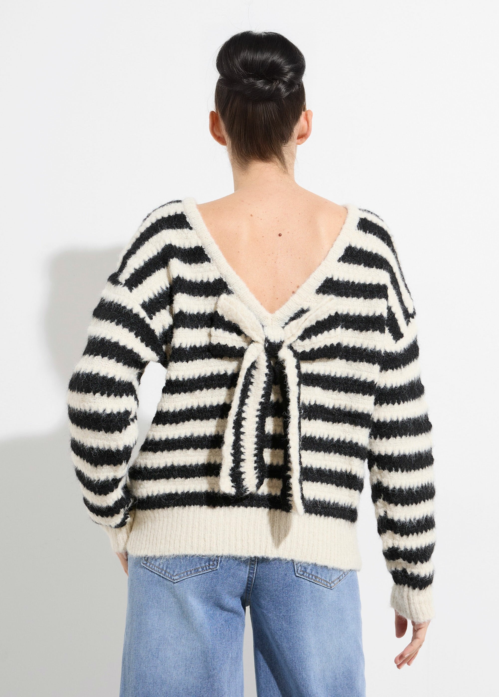 Warm_striped_wool_sweater_with_a_fancy_bow_Ecru_with_black_stripes_DO1_slim