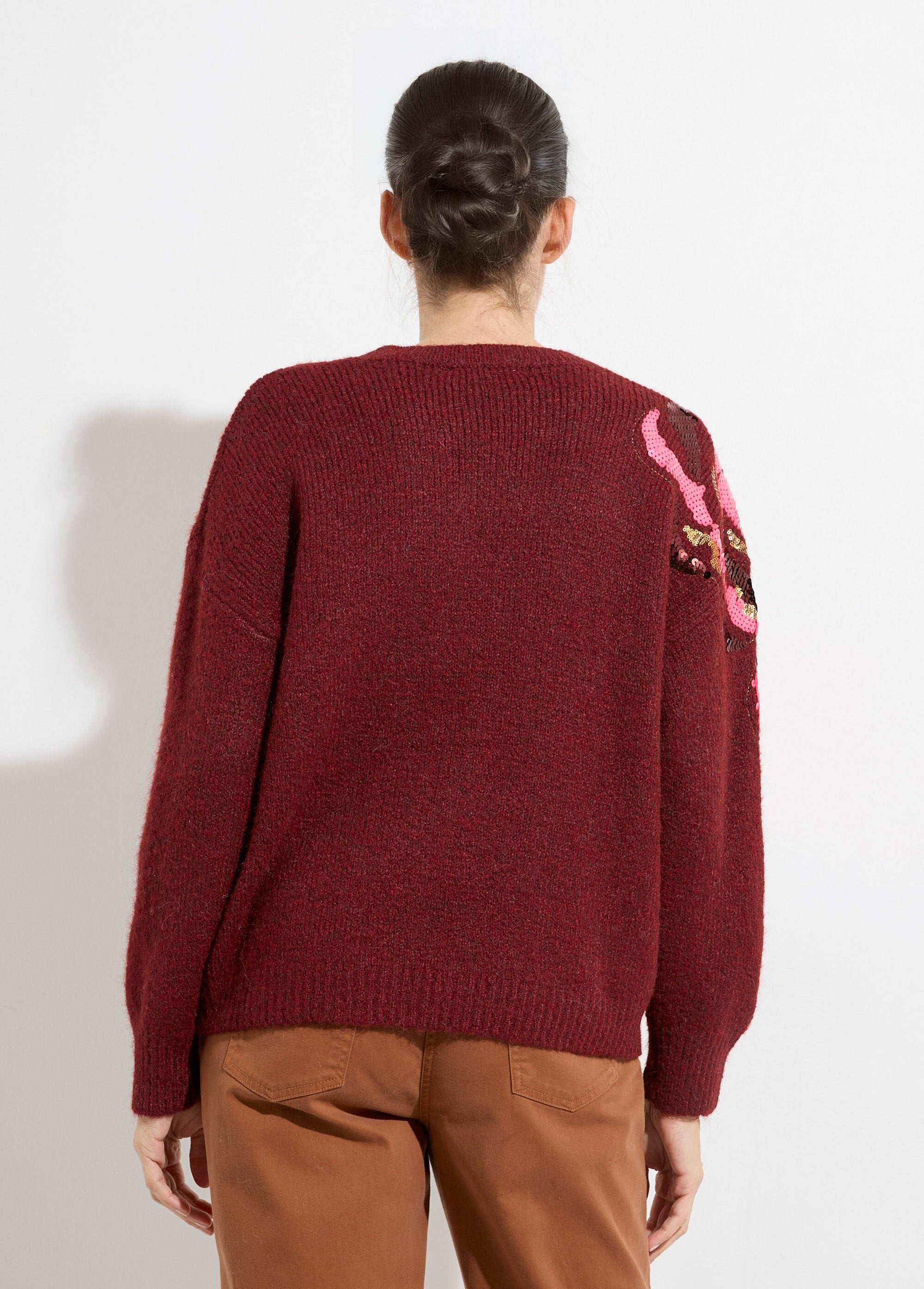 Crew_neck_sweater_with_sequined_flower_design_Bordeaux__DO1_slim