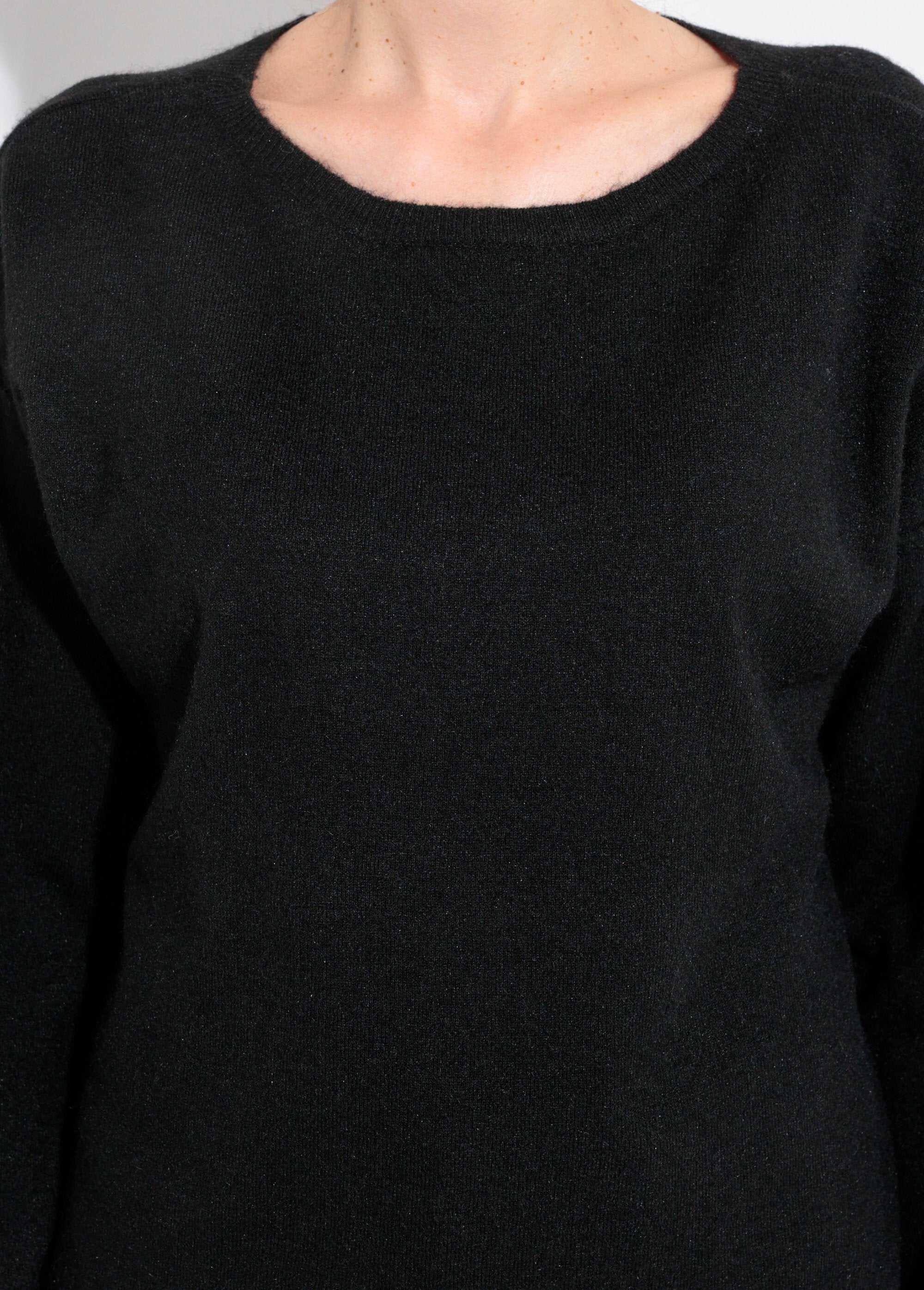 Warm_round_neck_sweater_with_wool_Black_DE1_slim