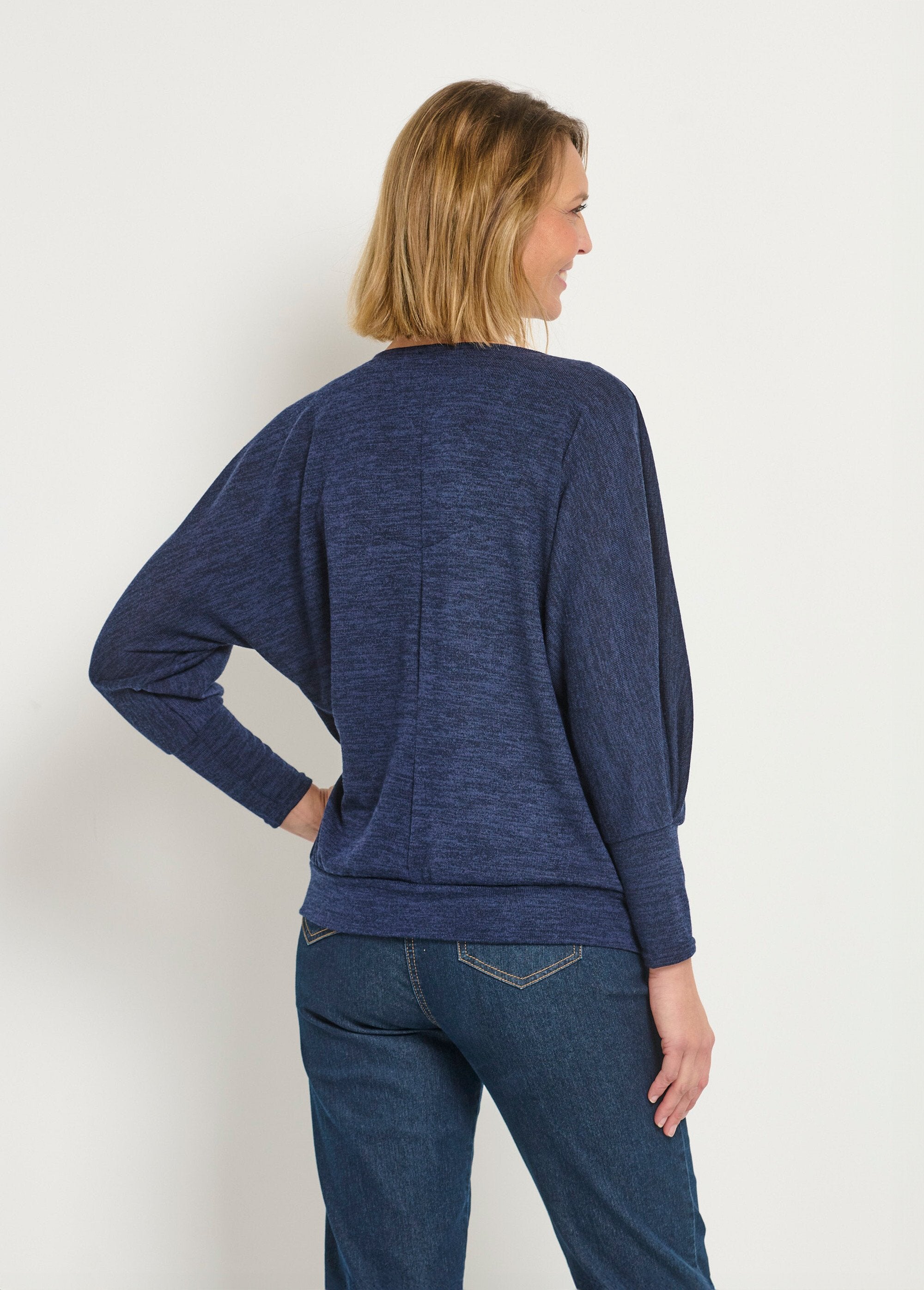 V-neck_sweater_with_tight_sleeves_and_hem_Blue_DO1_slim