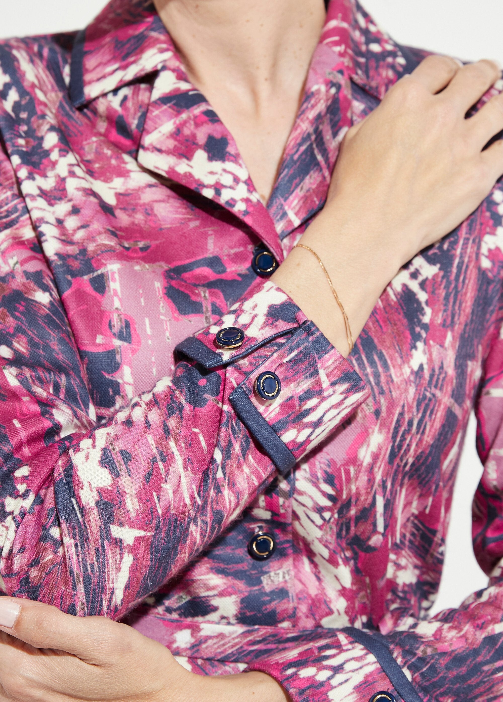 Button-down_dress_with_printed_tailoring_collar_Pink_and_navy_DE3_slim