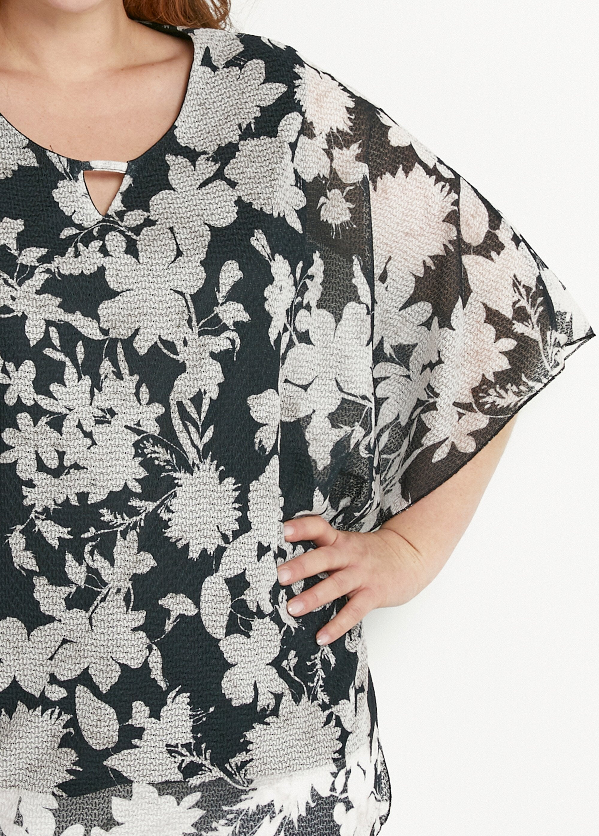 Long_floral_batwing_sleeve_t-shirt_Black_and_ecru_DE1_curvy