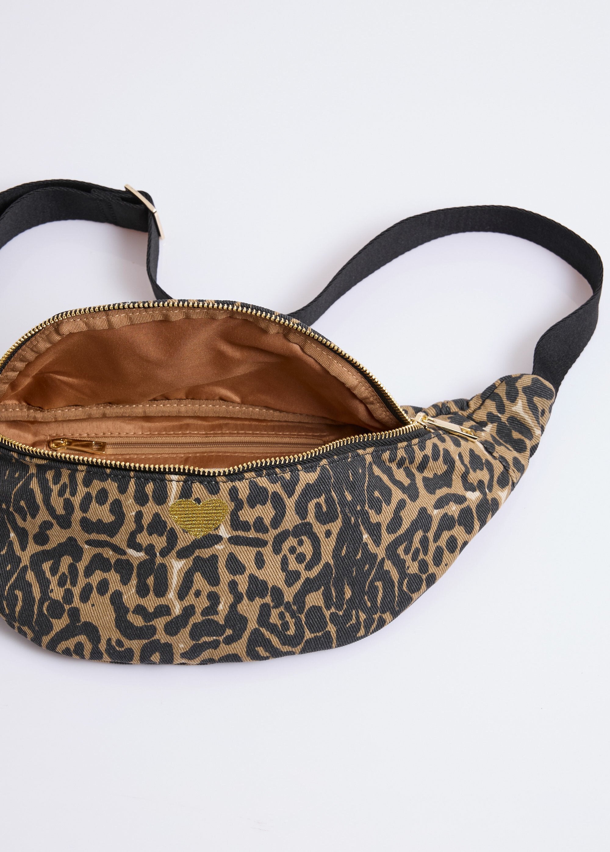Leopard_print_fanny_pack_with_heart_embroidery_Panther_DE2_slim