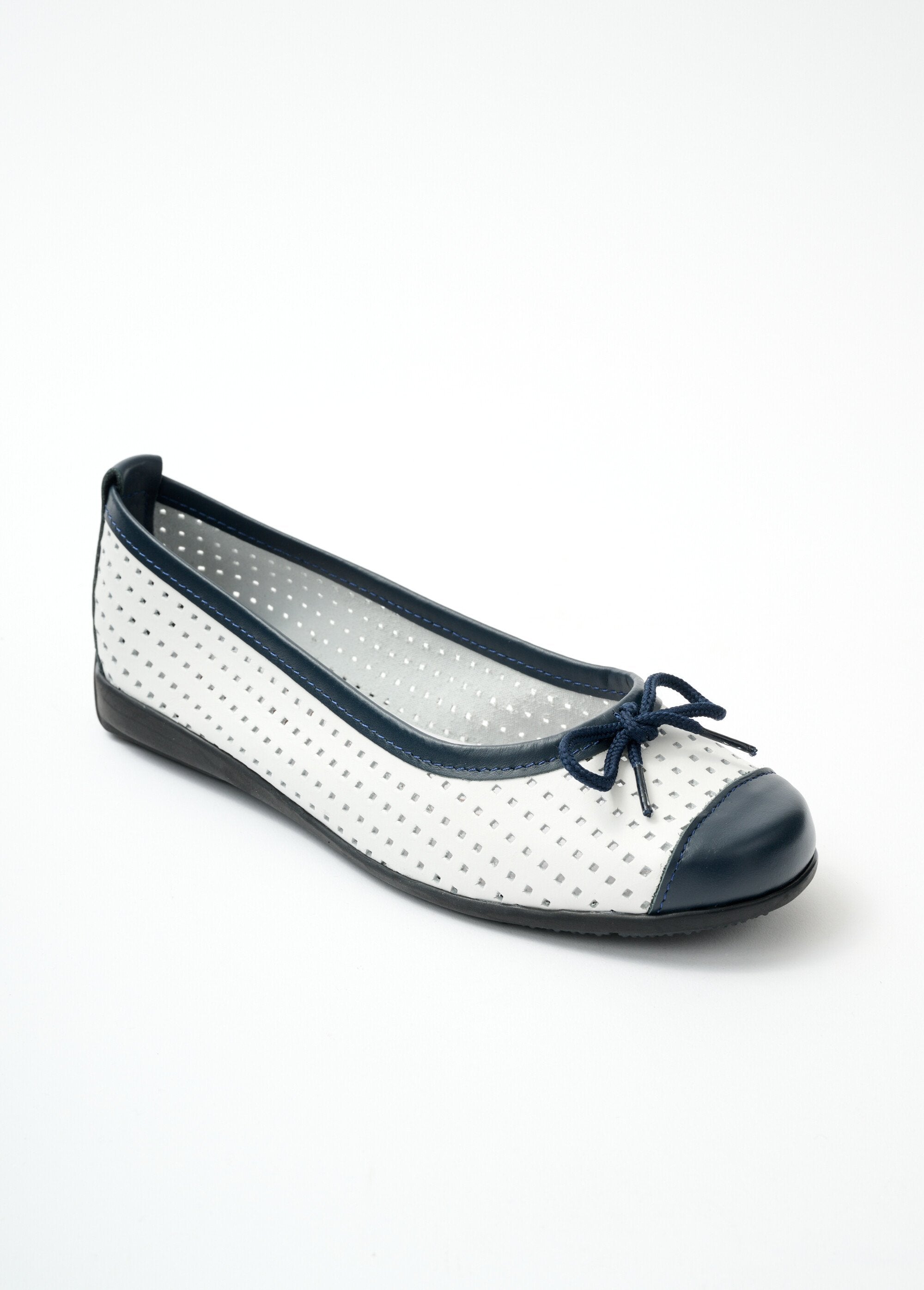 Comfort_width_perforated_leather_ballerinas_White_and_navy_FA1_slim