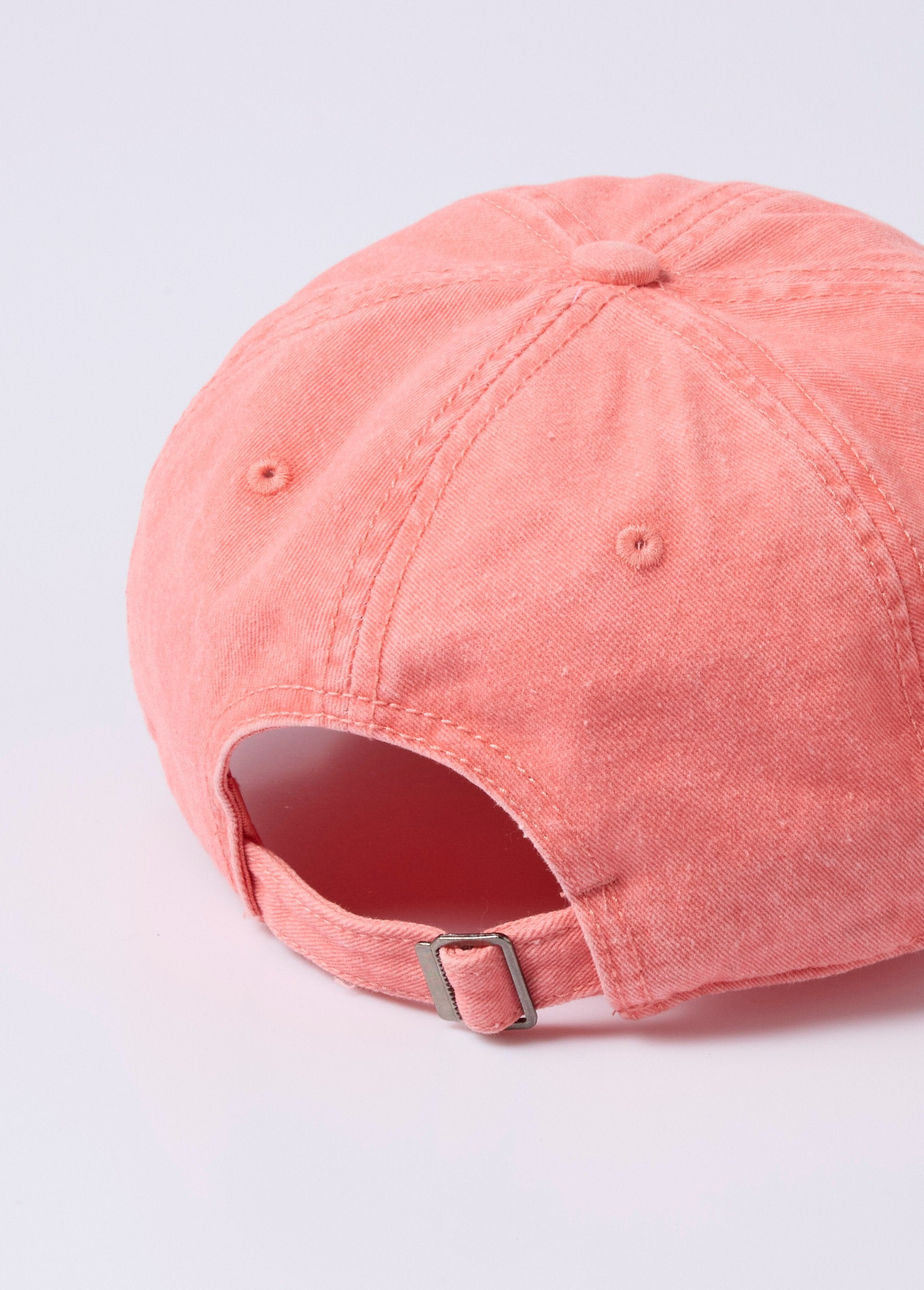 Colorful_canvas_cap_with_a_worn_effect_Coral_DO1_slim
