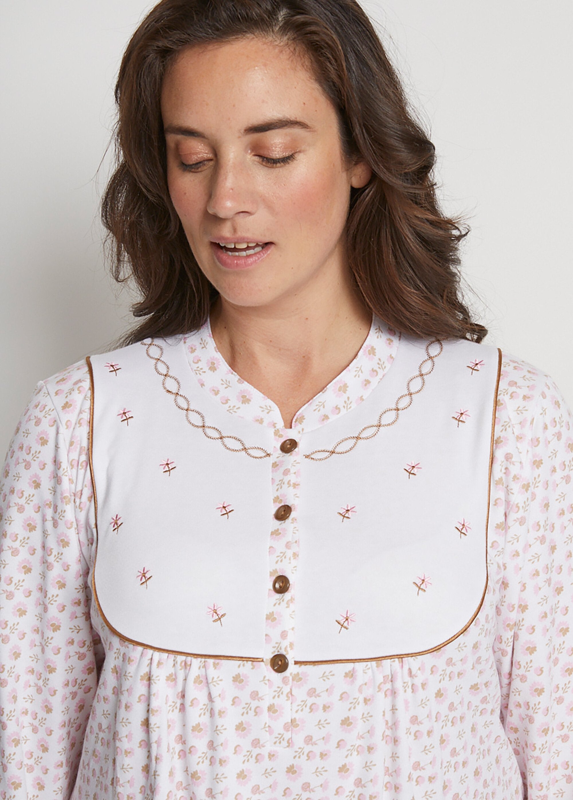 Buttoned_interlock_nightgown_Fishing_print_DE1_curvy