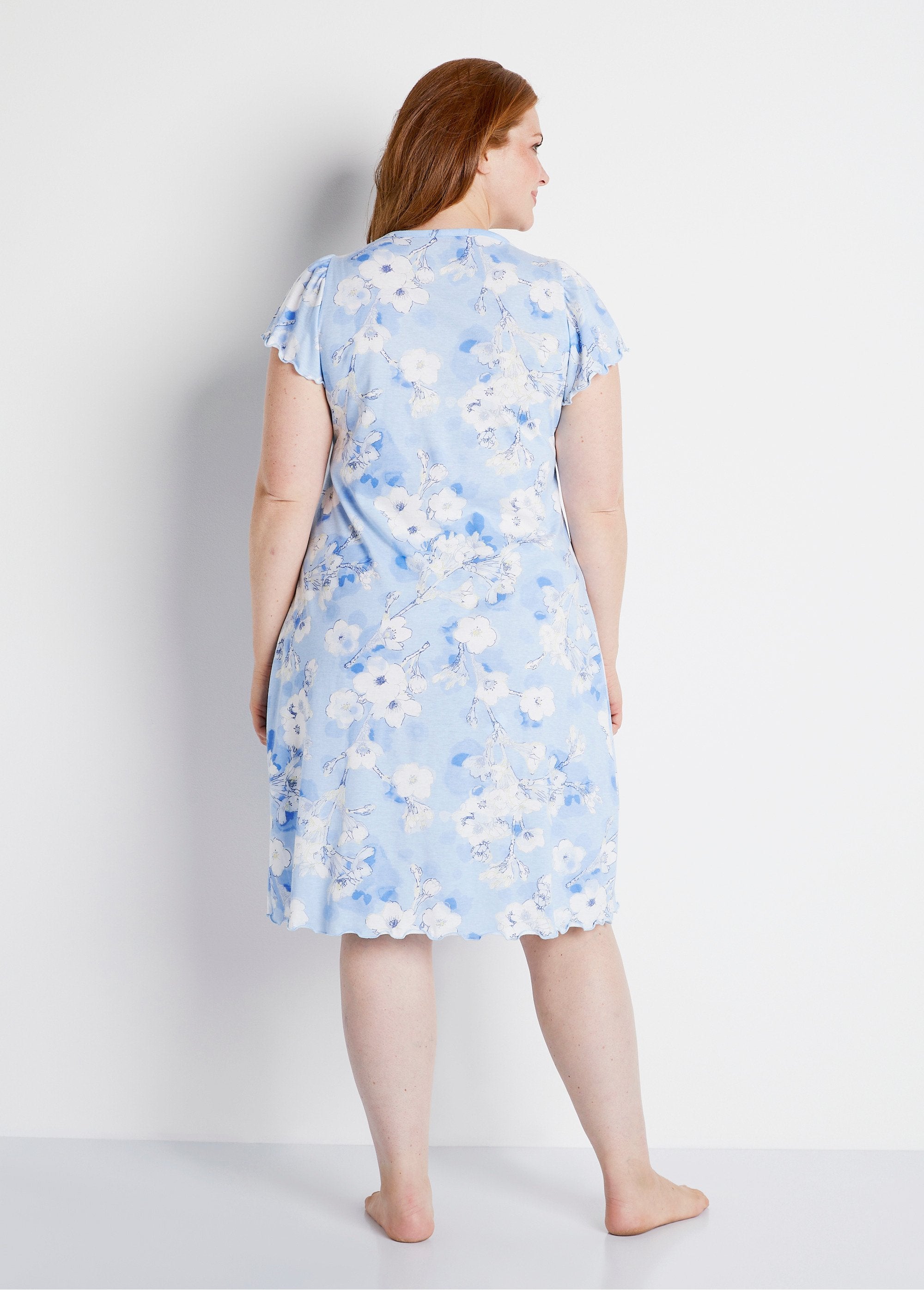 Mid-length_short-sleeved_nightgown_Blue_print_DO1_curvy