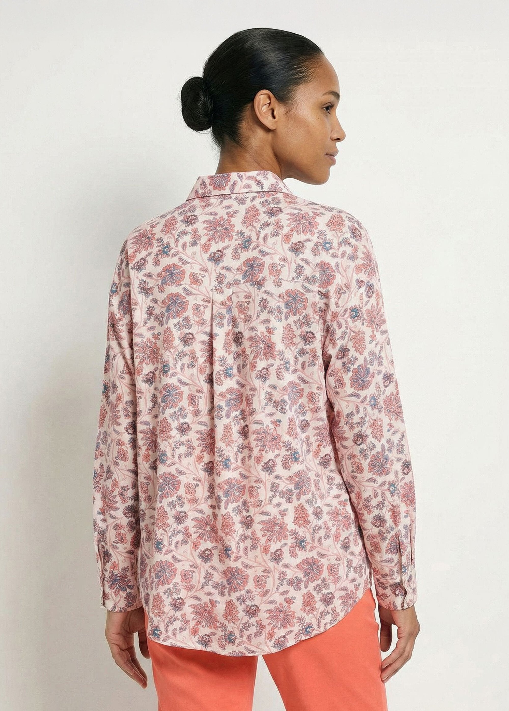 Long_flowing_floral_print_buttoned_blouse_White_and_pink_DO1_slim
