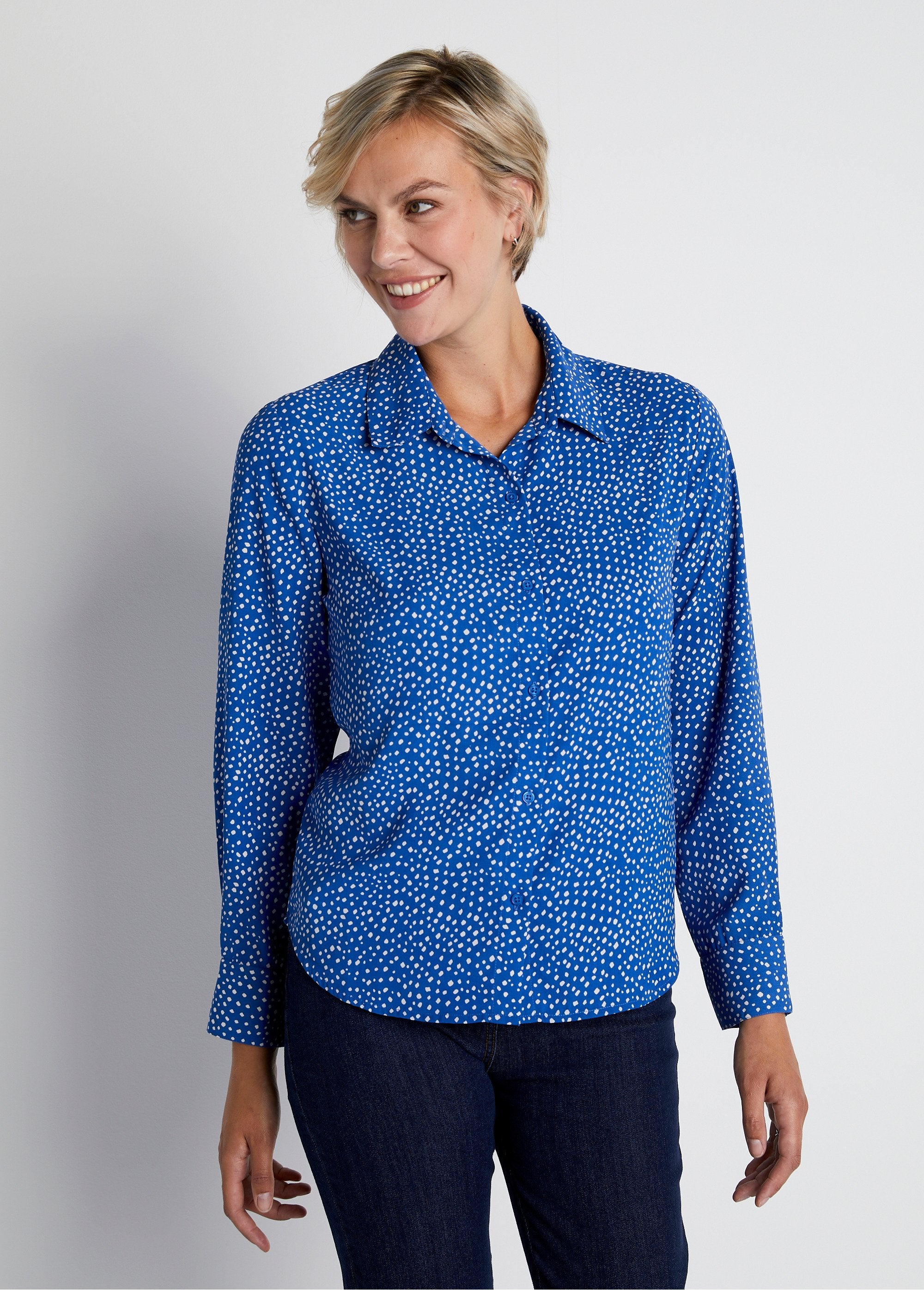 Buttoned_straight_blouse_with_polka_dot_print_Ecru_blue_FA1_slim