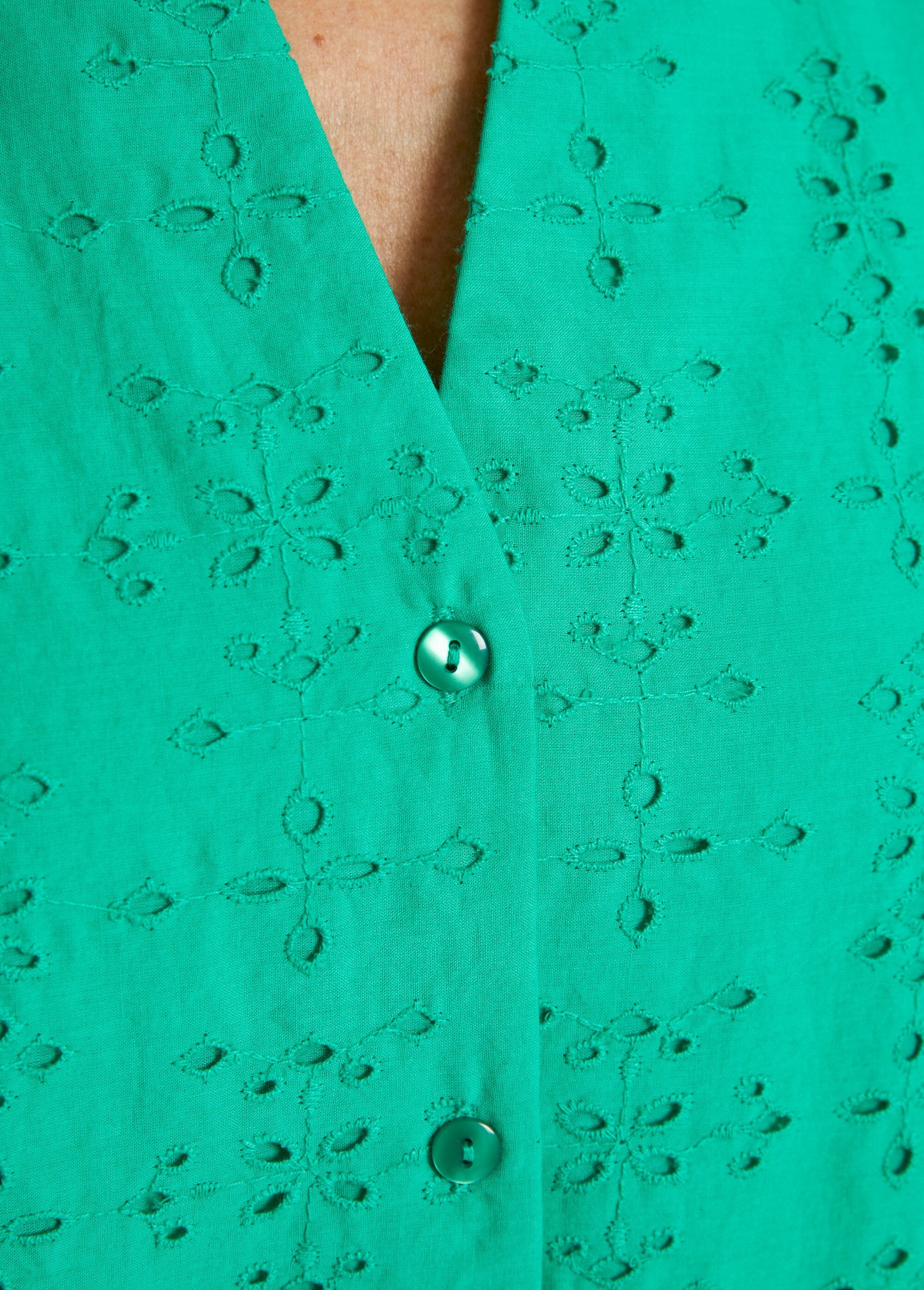 Embroidered_short-sleeved_blouse_Green_DE3_slim