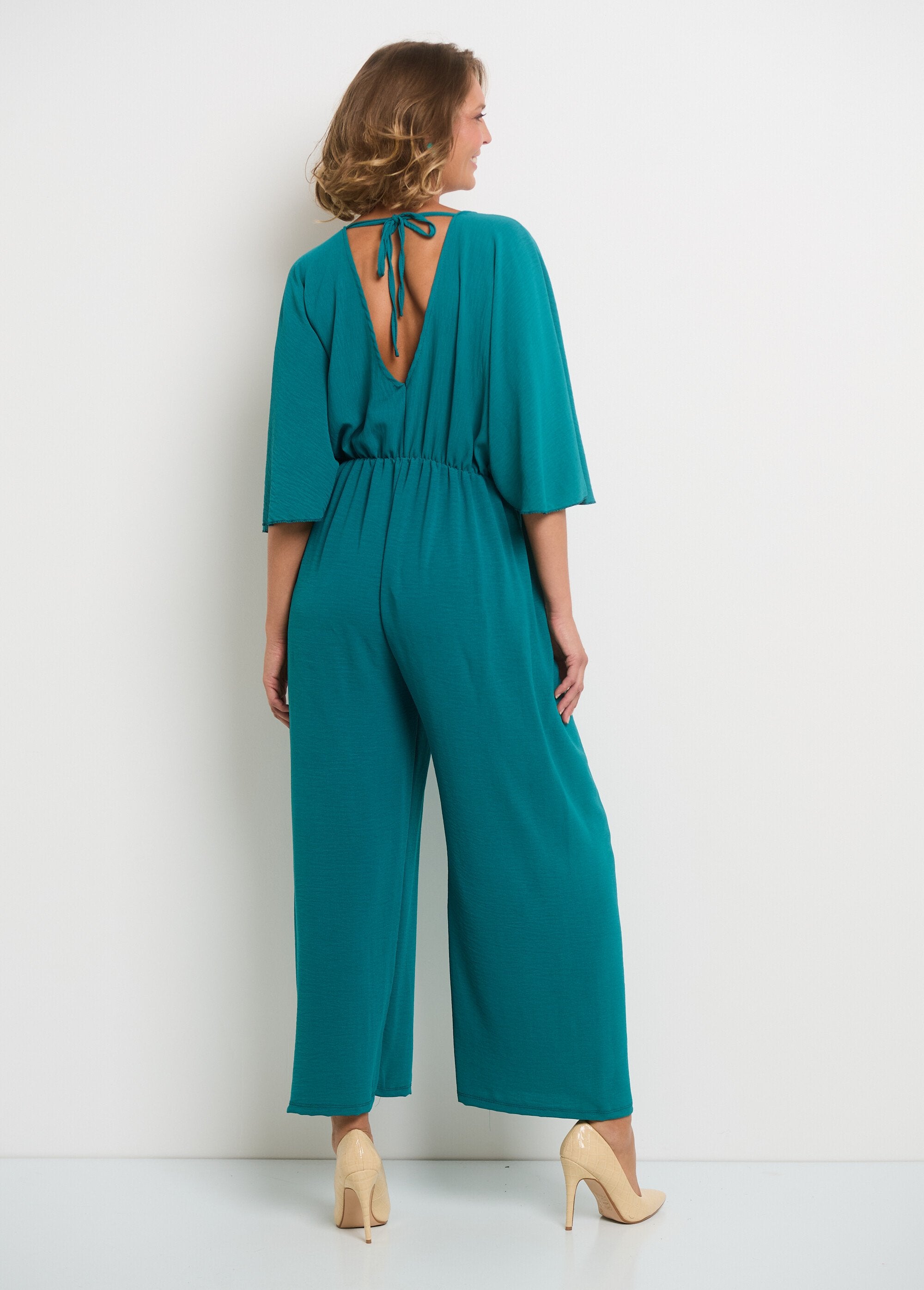 Fluid_V-neck_jumpsuit_with_tie_back_Emerald_DO1_slim