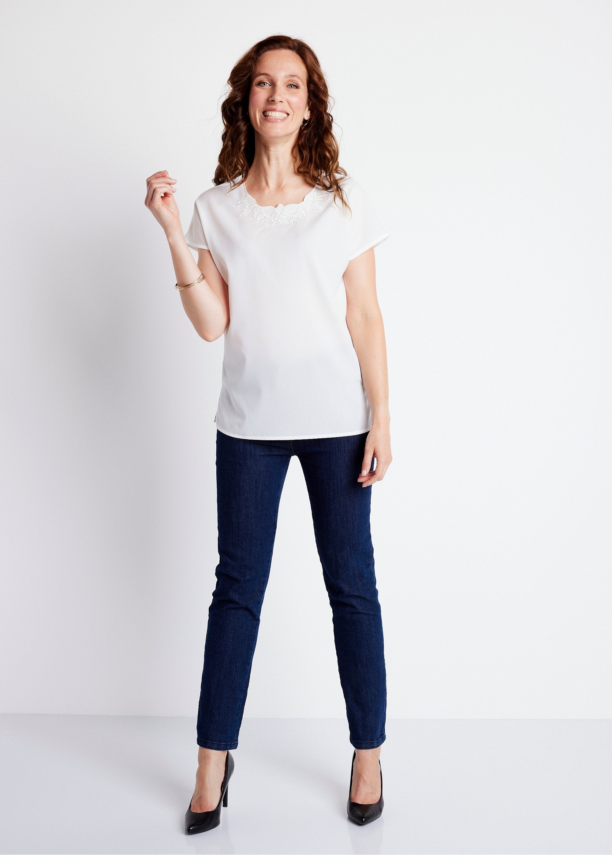 Long_short-sleeved_top_with_round_neck_embroidery_Ecru_SF1_slim