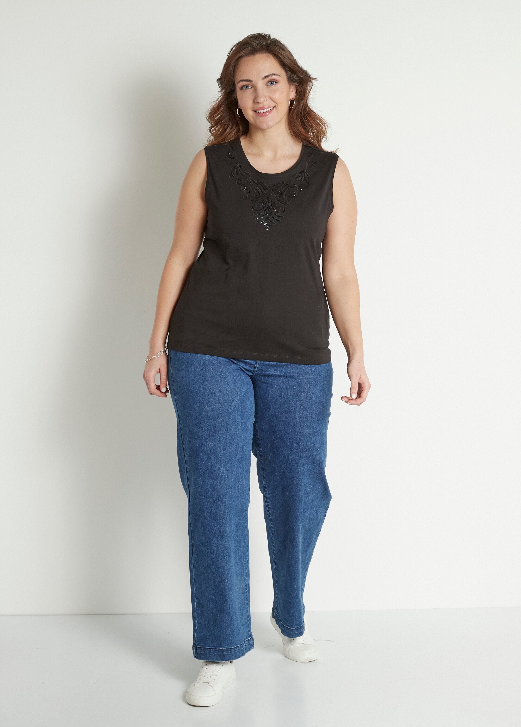 Short_plain_tank_top_embroidered_with_sequins_Black_SF1_curvy