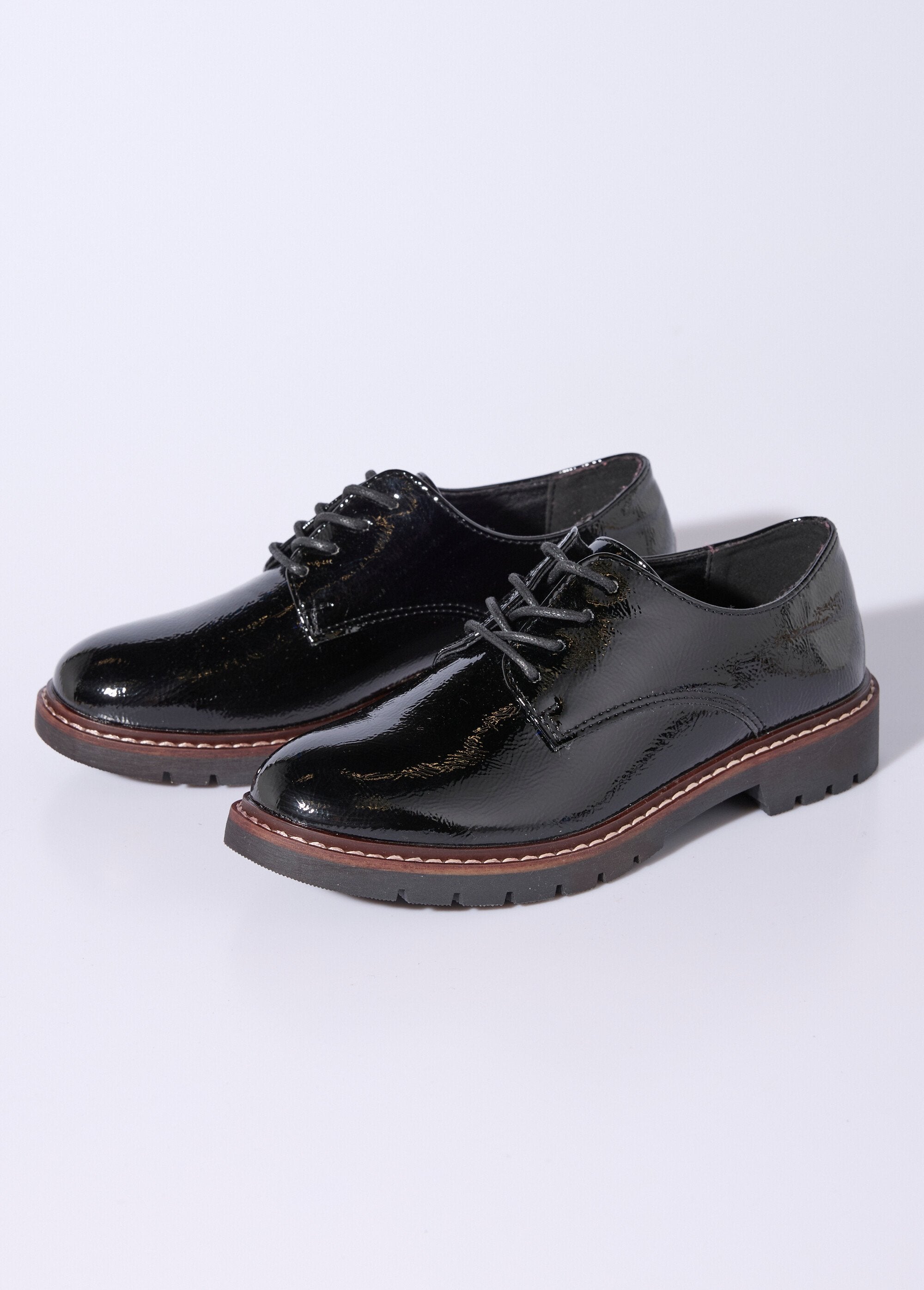 Trendy_patent_leather_lace-up_derbies_Black_DE1_slim