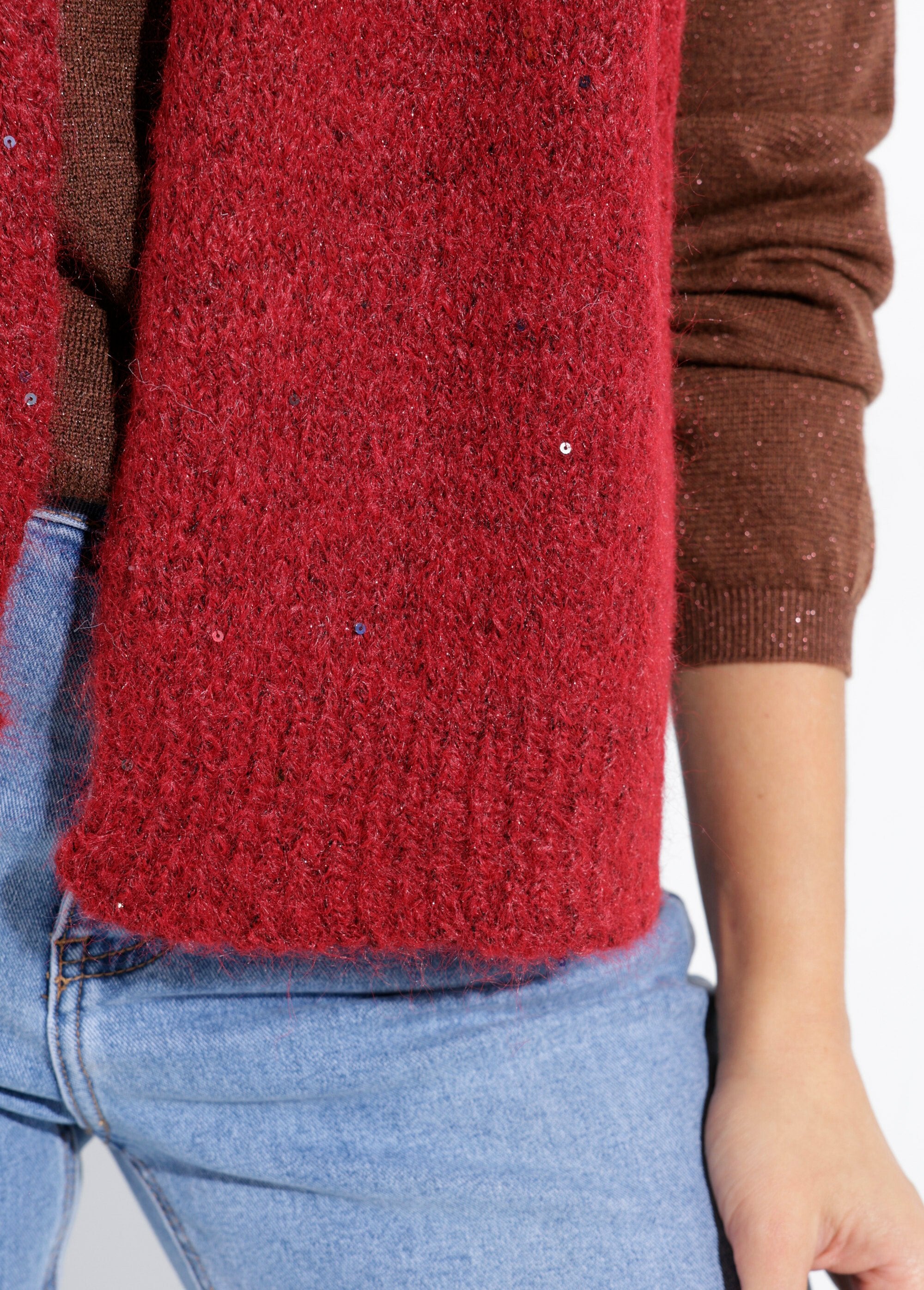Warm,_shiny_knit_scarf_with_sequins_Bordeaux_DE1_slim