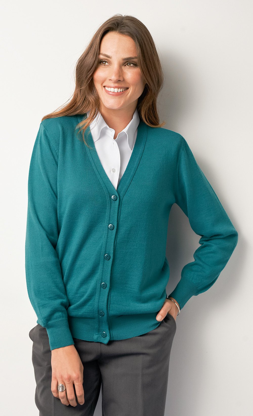 Buttoned_V-neck_cardigan_with_merino_wool_Emerald_FA1_slim