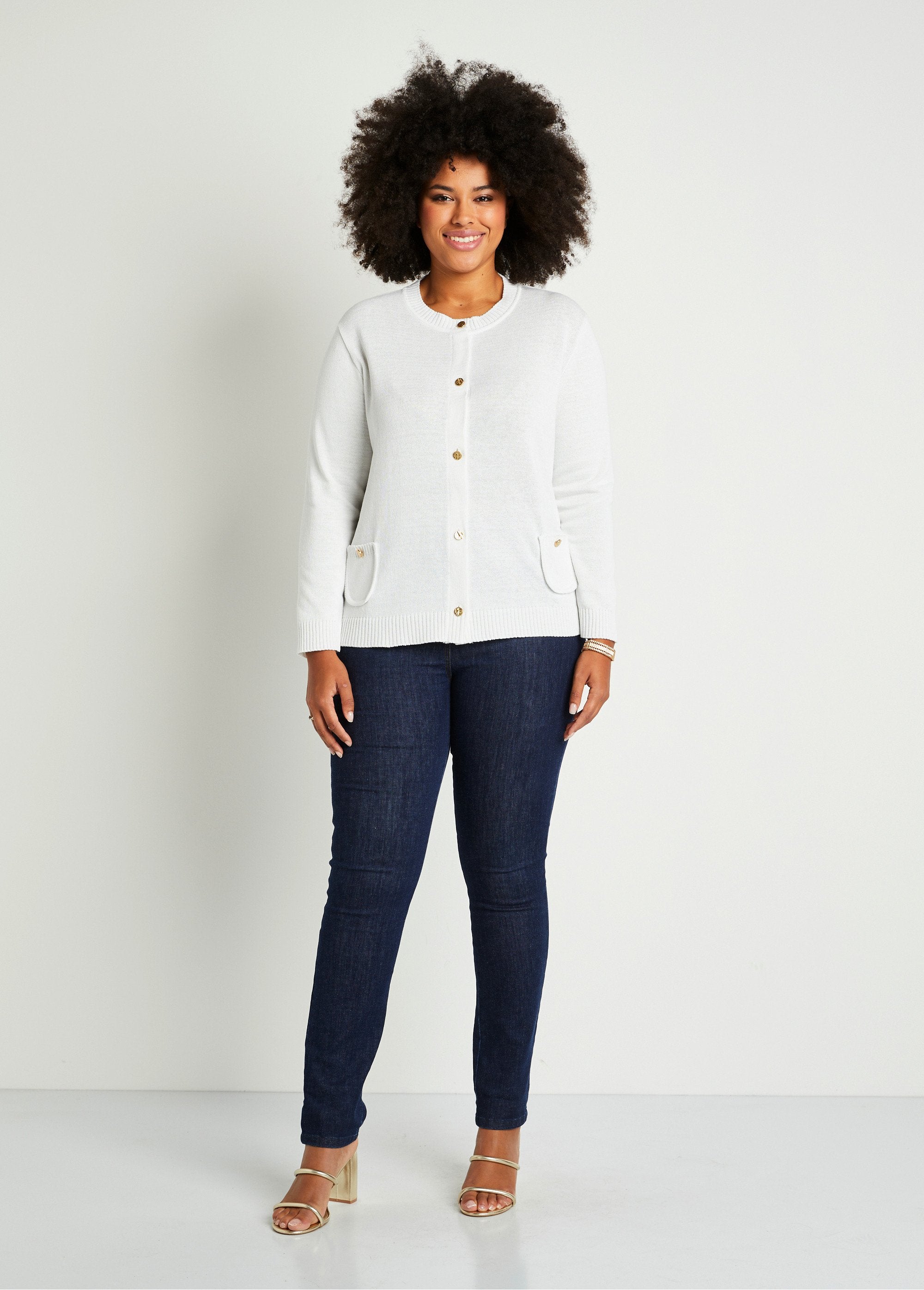 Short_buttoned_cardigan_vest_White_SF1_curvy