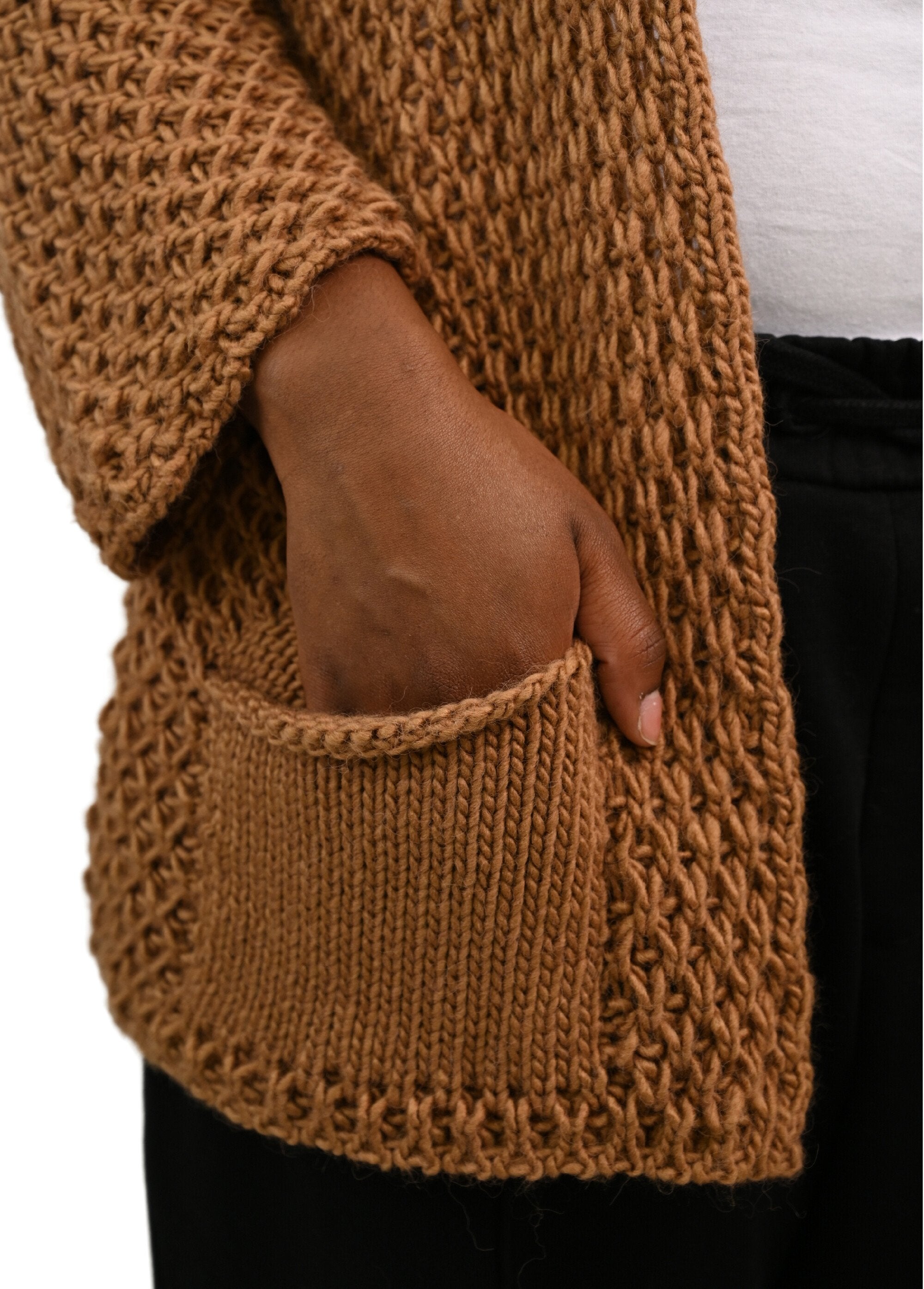 Long_seamless_fancy_knit_vest_Hazelnut_DE1_curvy