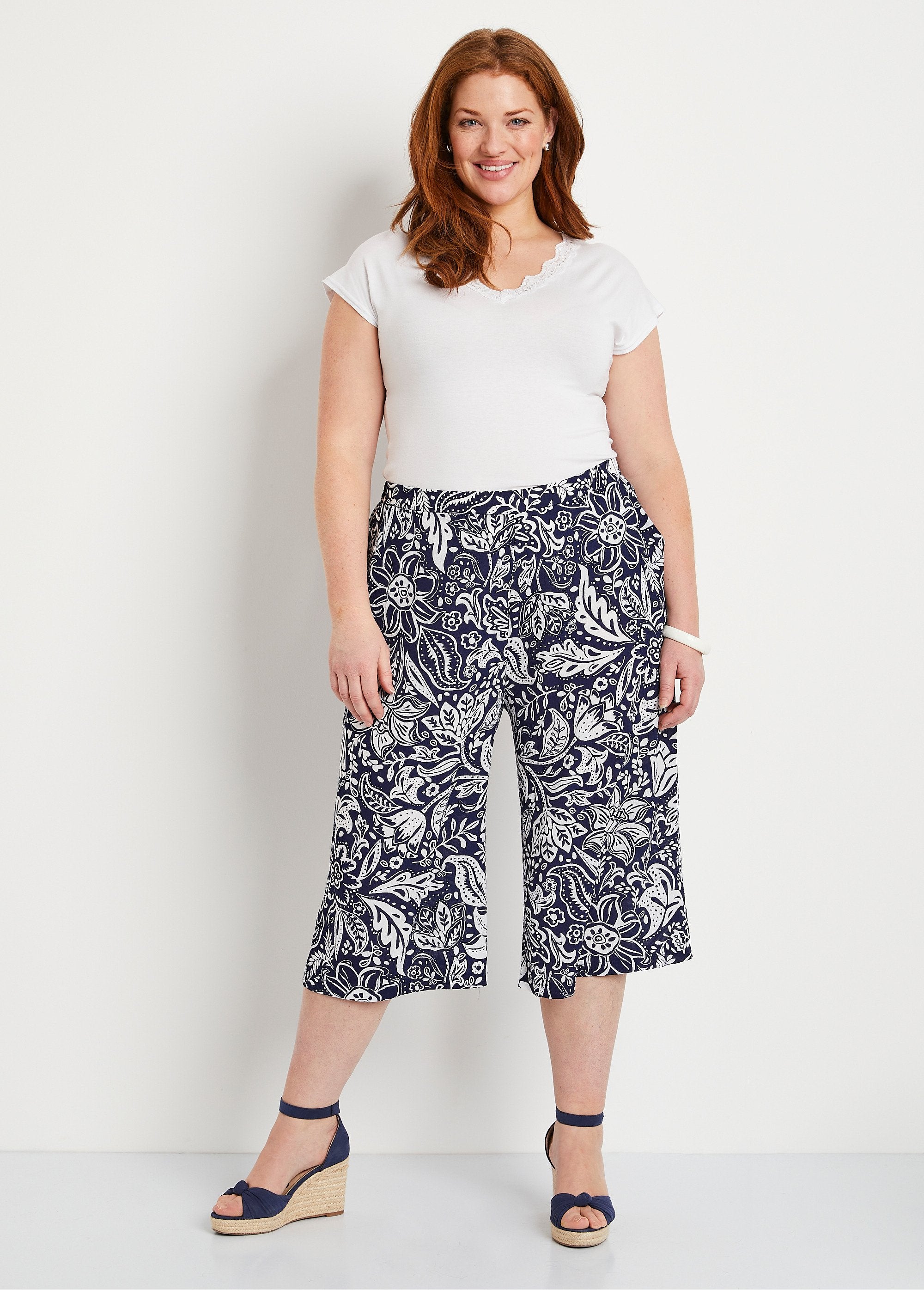 Culottes_with_elasticated_waist_and_embossed_fabric_Blue_and_white_SF1_curvy