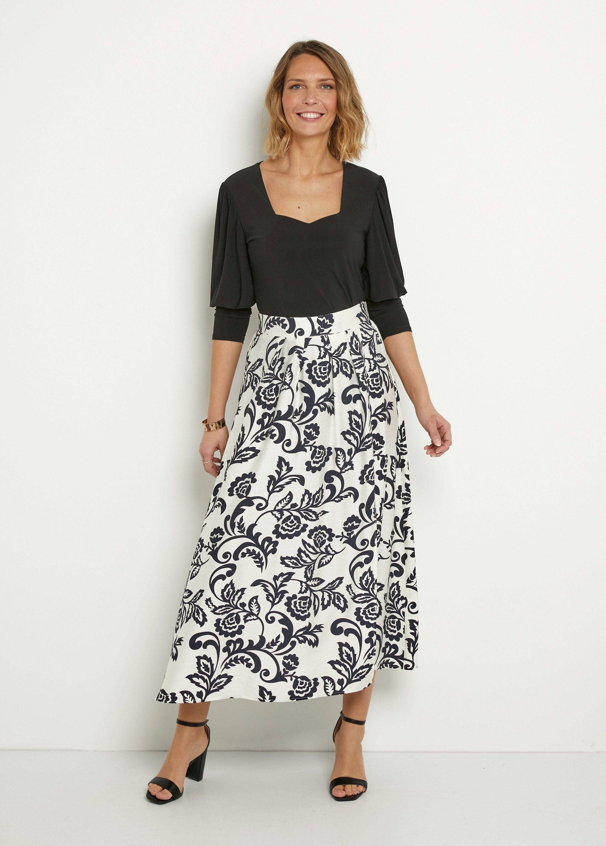 Long_flared_skirt_with_foliage_print_Black_and_ecru_SF1_slim