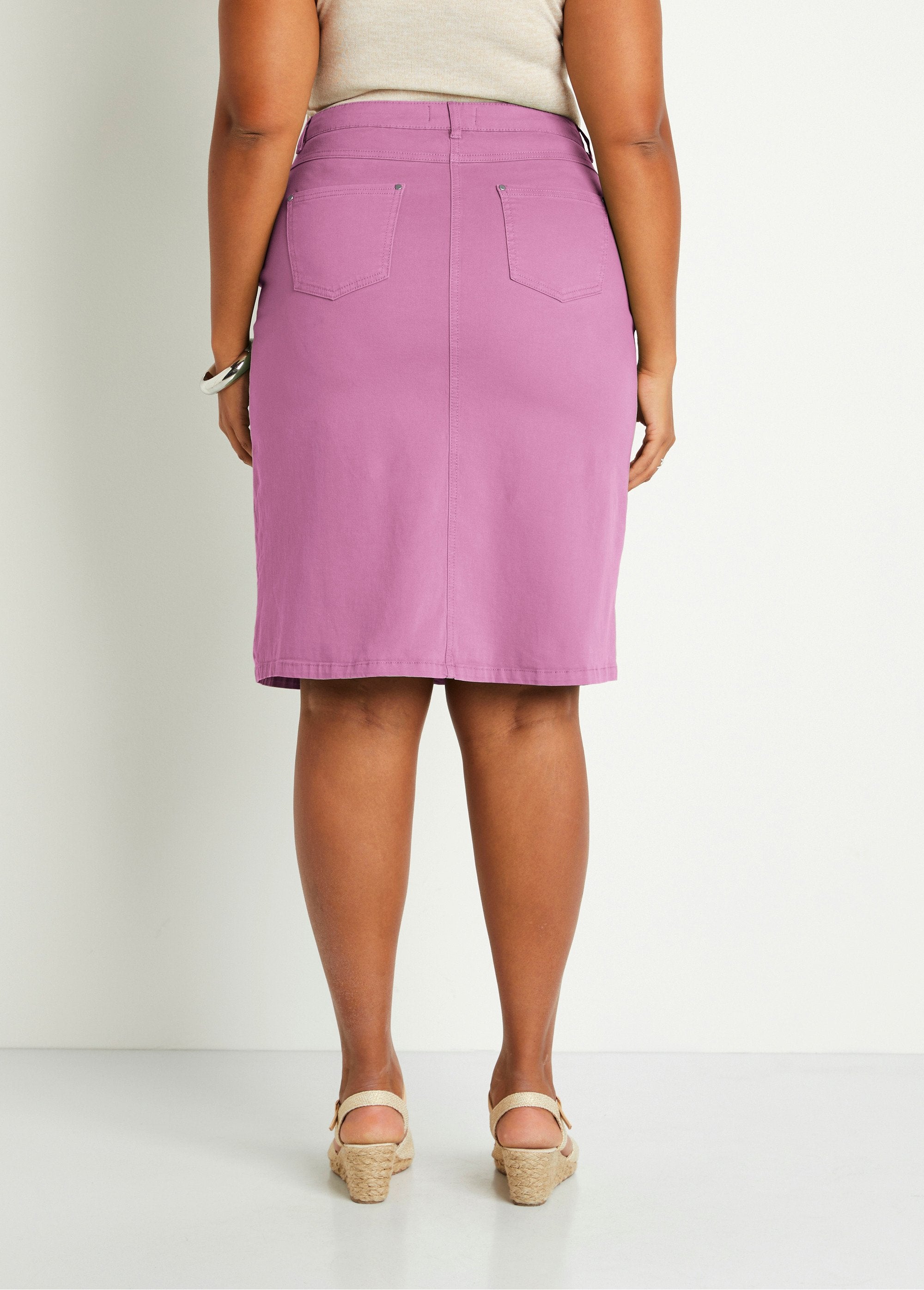 Mid-length_trapeze_skirt_with_5_pockets_Lilac_DO1_curvy