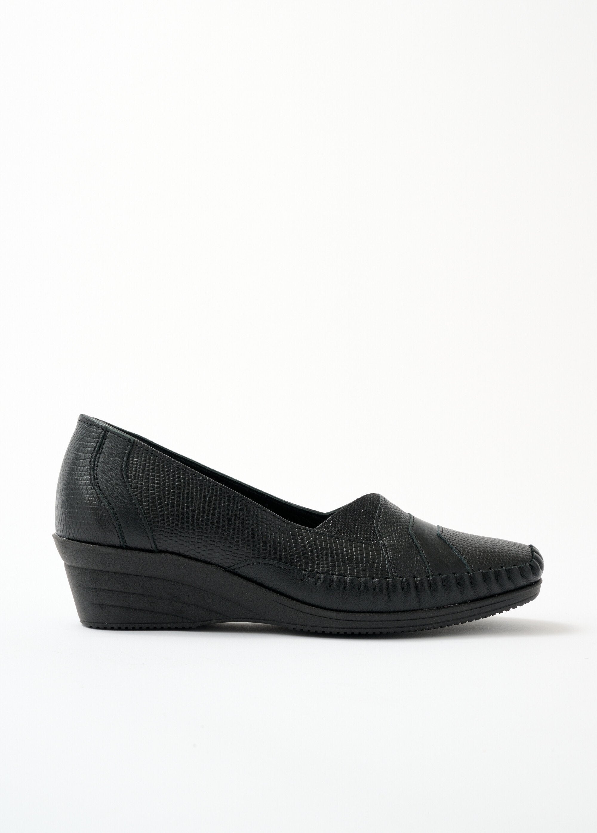 Bi-material_comfort_width_leather_moccasins_Black_DR1_slim