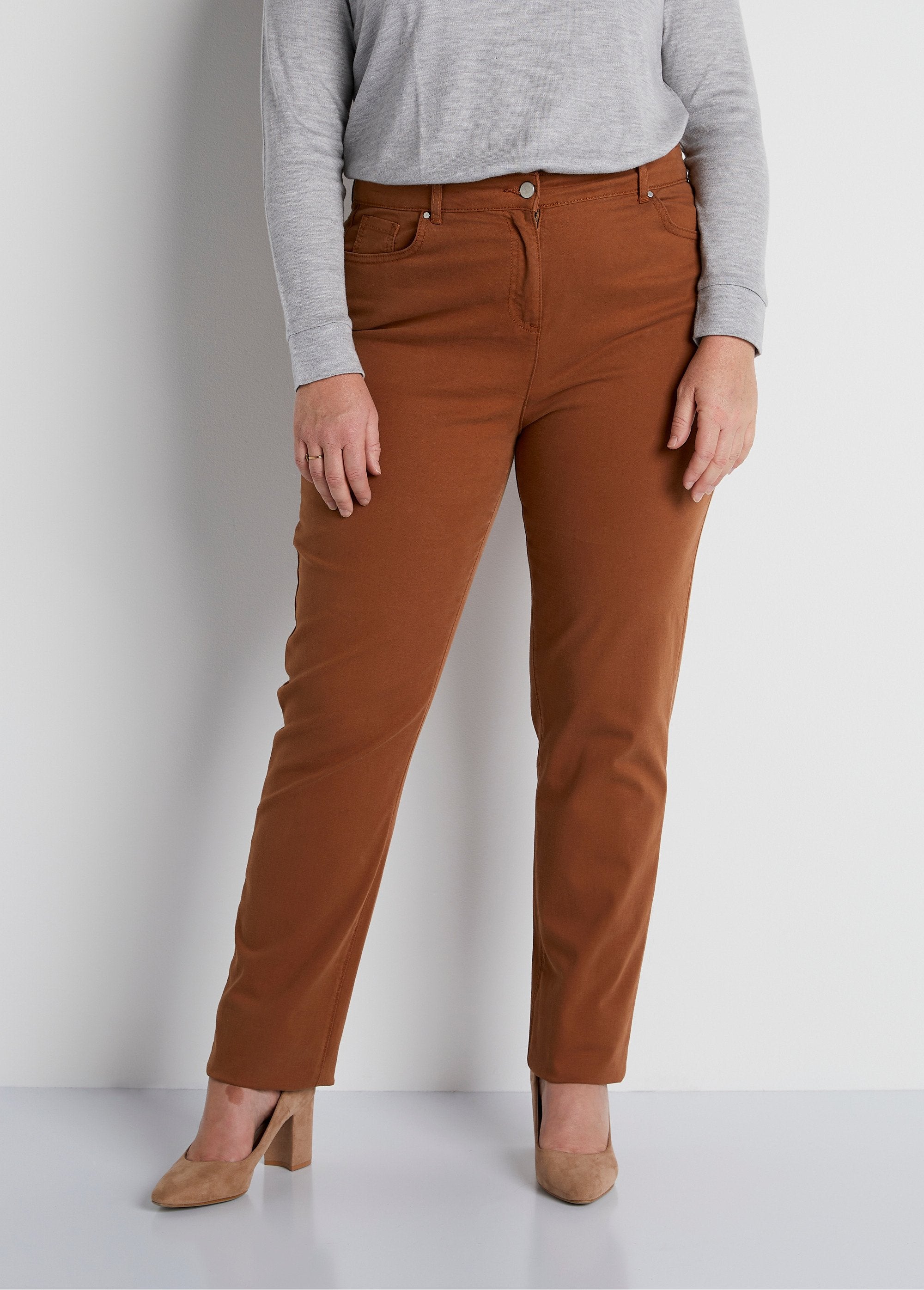 Stretch_cotton_5-pocket_straight_pants_Squirrel_FA2_curvy