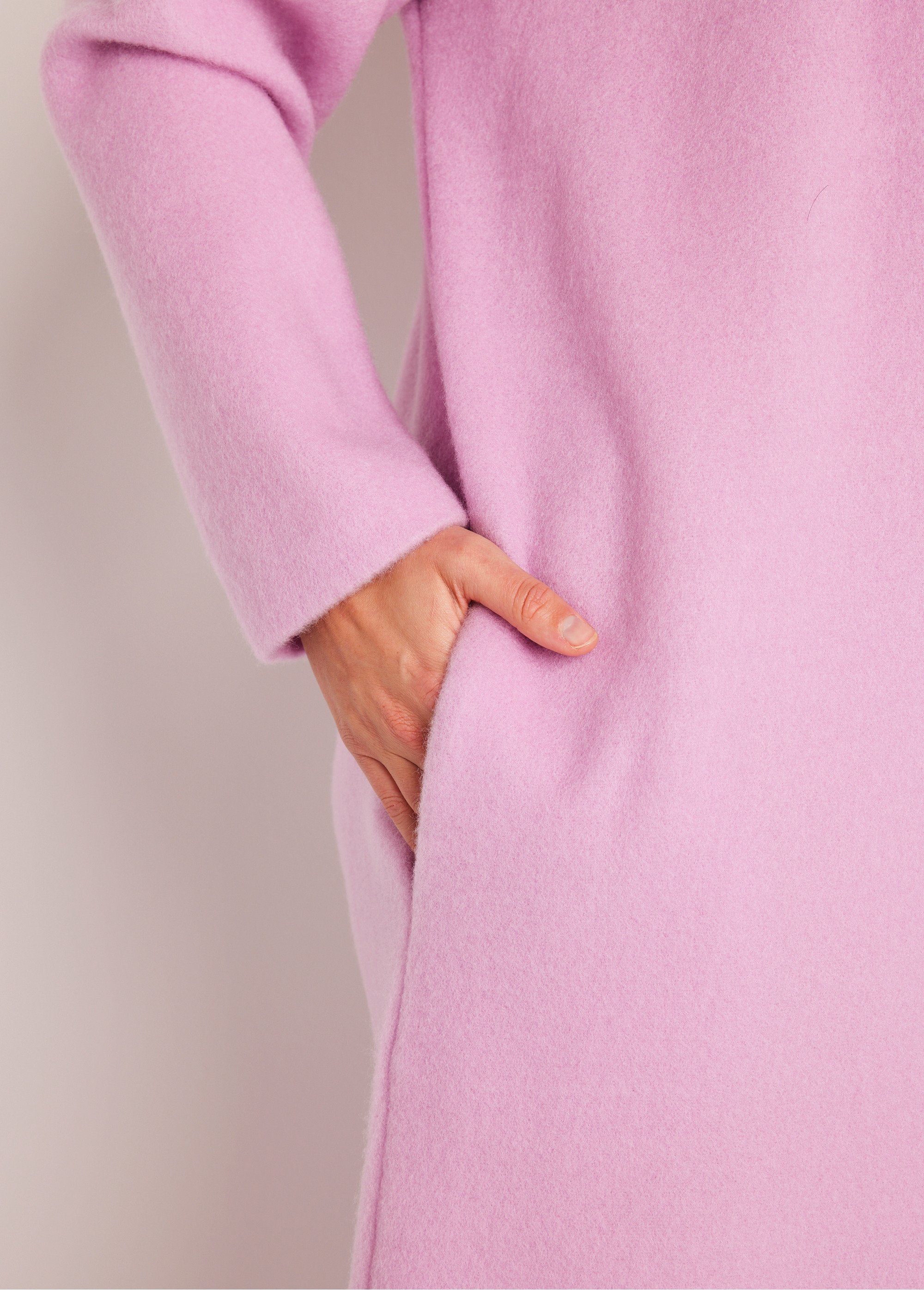 Courtelle®_zipped_knit_bathrobe_Lilac_DE2_curvy