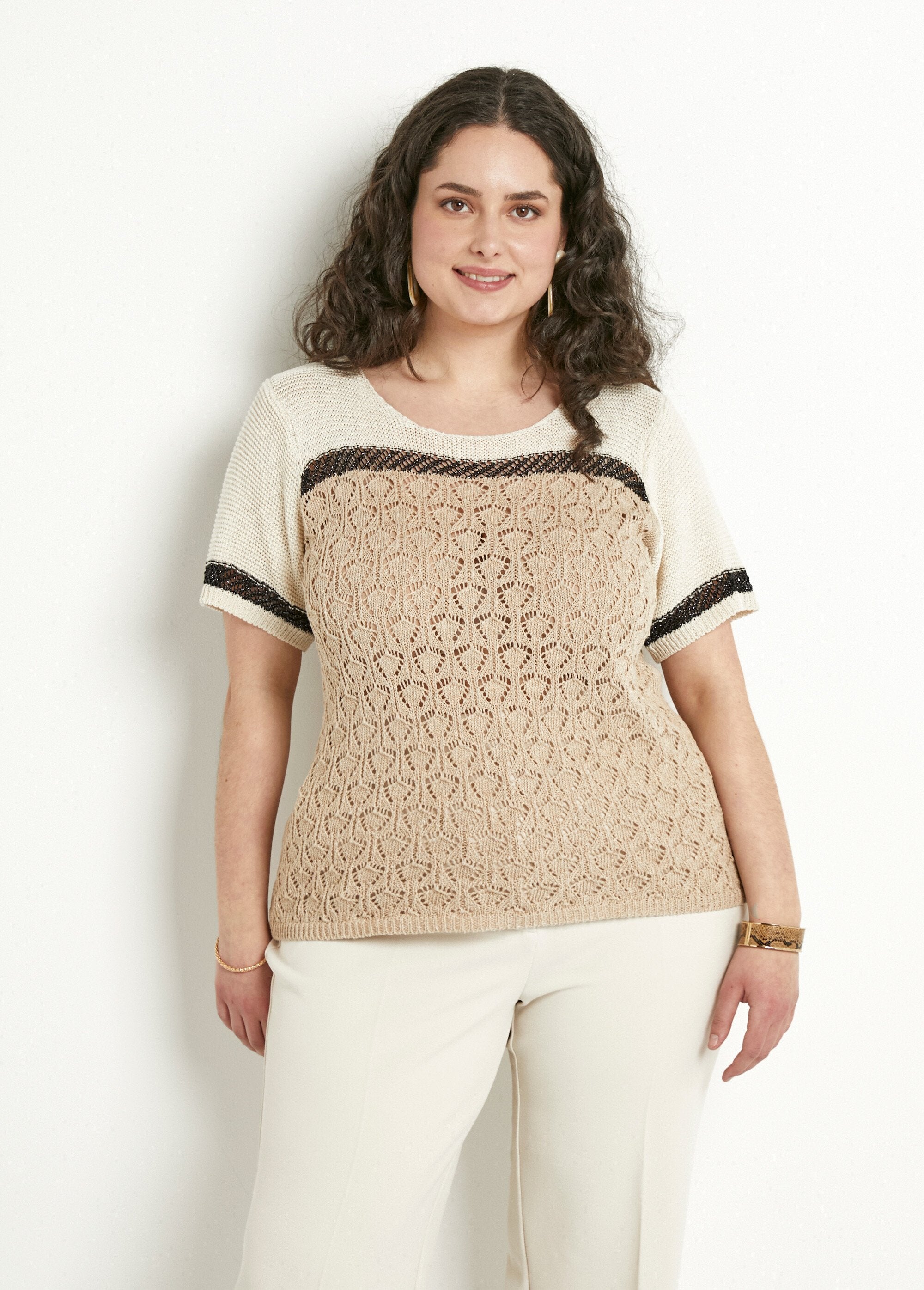 Soft_shiny_short_sleeve_round_neck_sweater_Beige_and_black_FA1_curvy