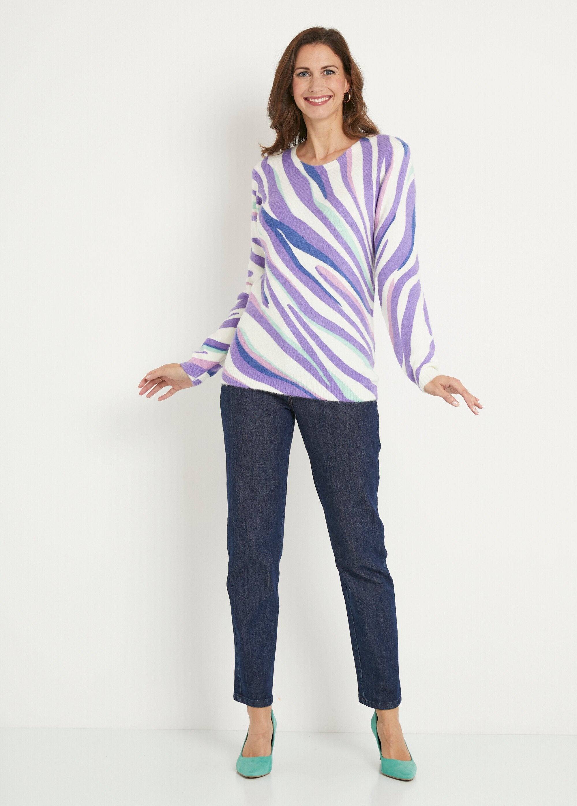 Soft_short_round-neck_graphic_sweater_Ecru_and_purple_SF1_slim