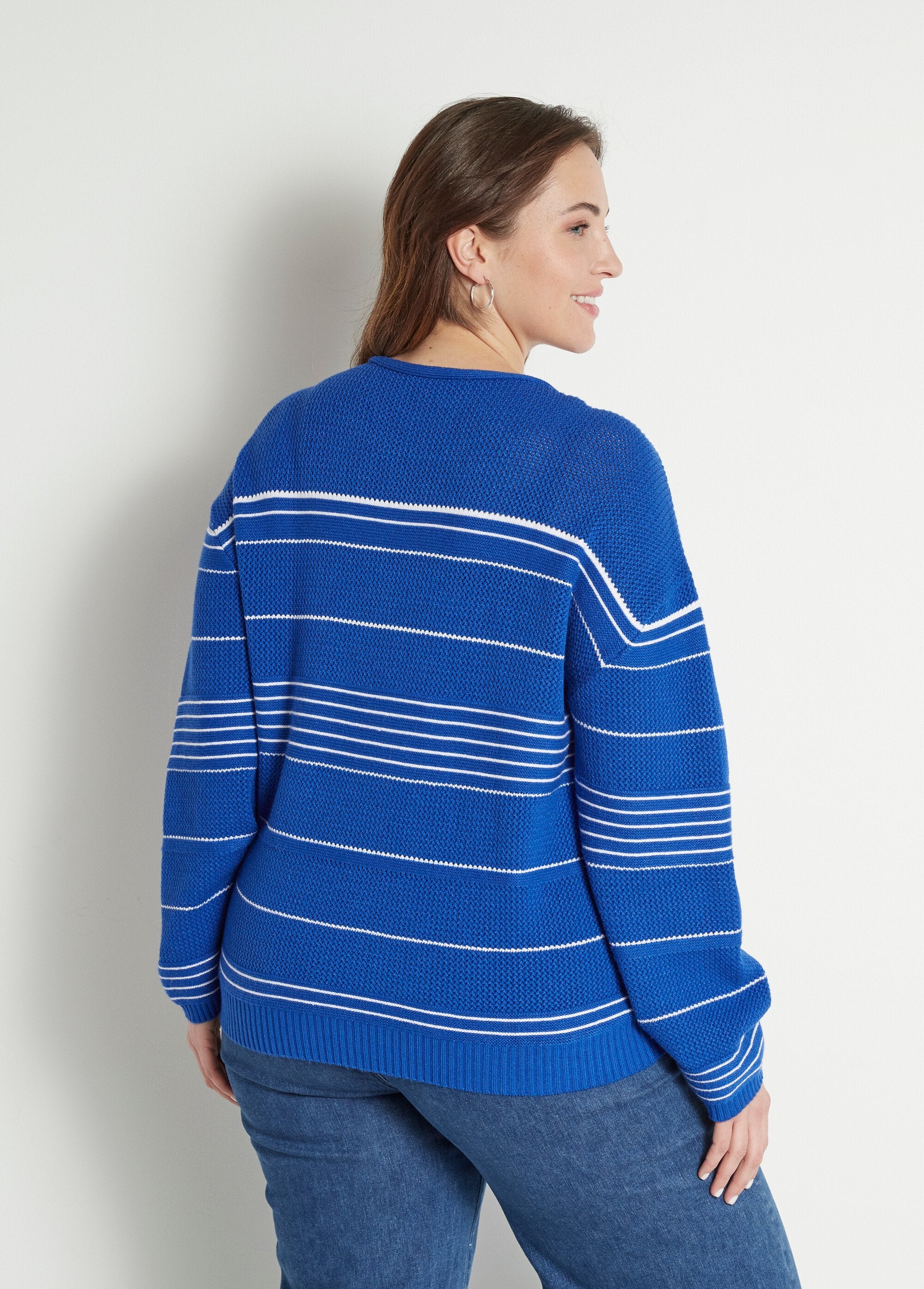 Soft_striped_crew_neck_sweater_with_sailor_style_Hard_blue_and_white_DO1_curvy