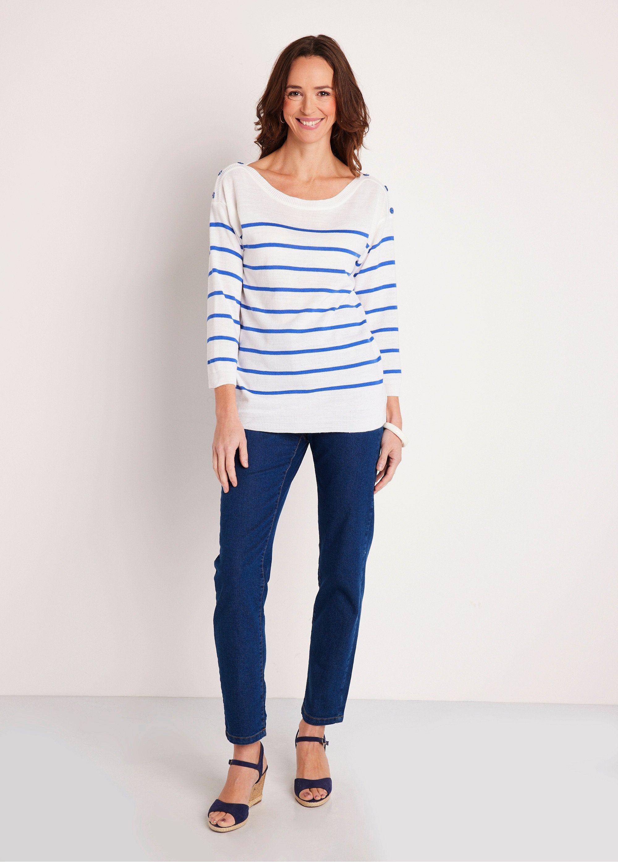 Thin_striped_sweater_White_and_blue_SF1_slim