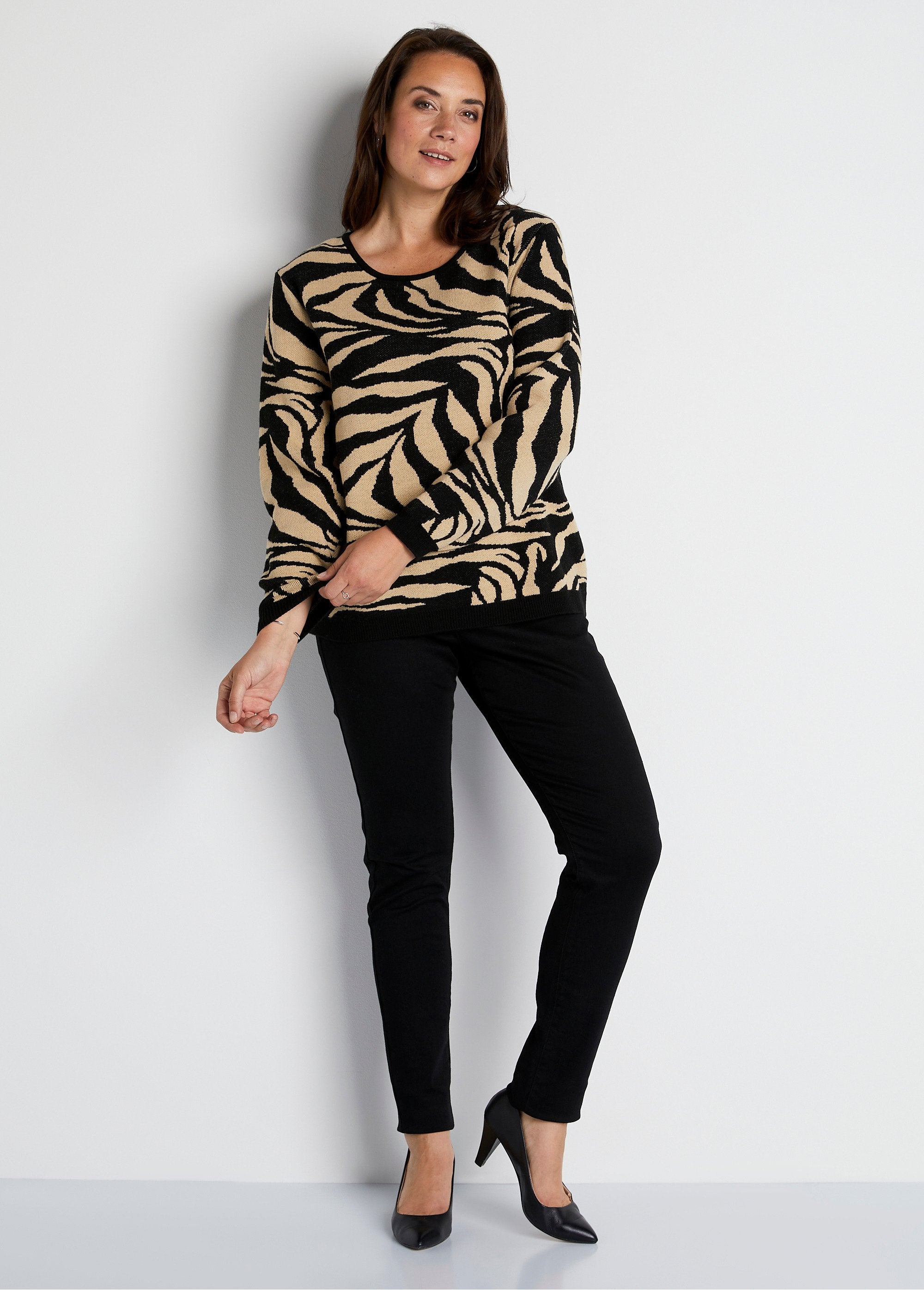 Soft_zebra_jacquard_round_neck_sweater_Beige_and_black_SF1_curvy